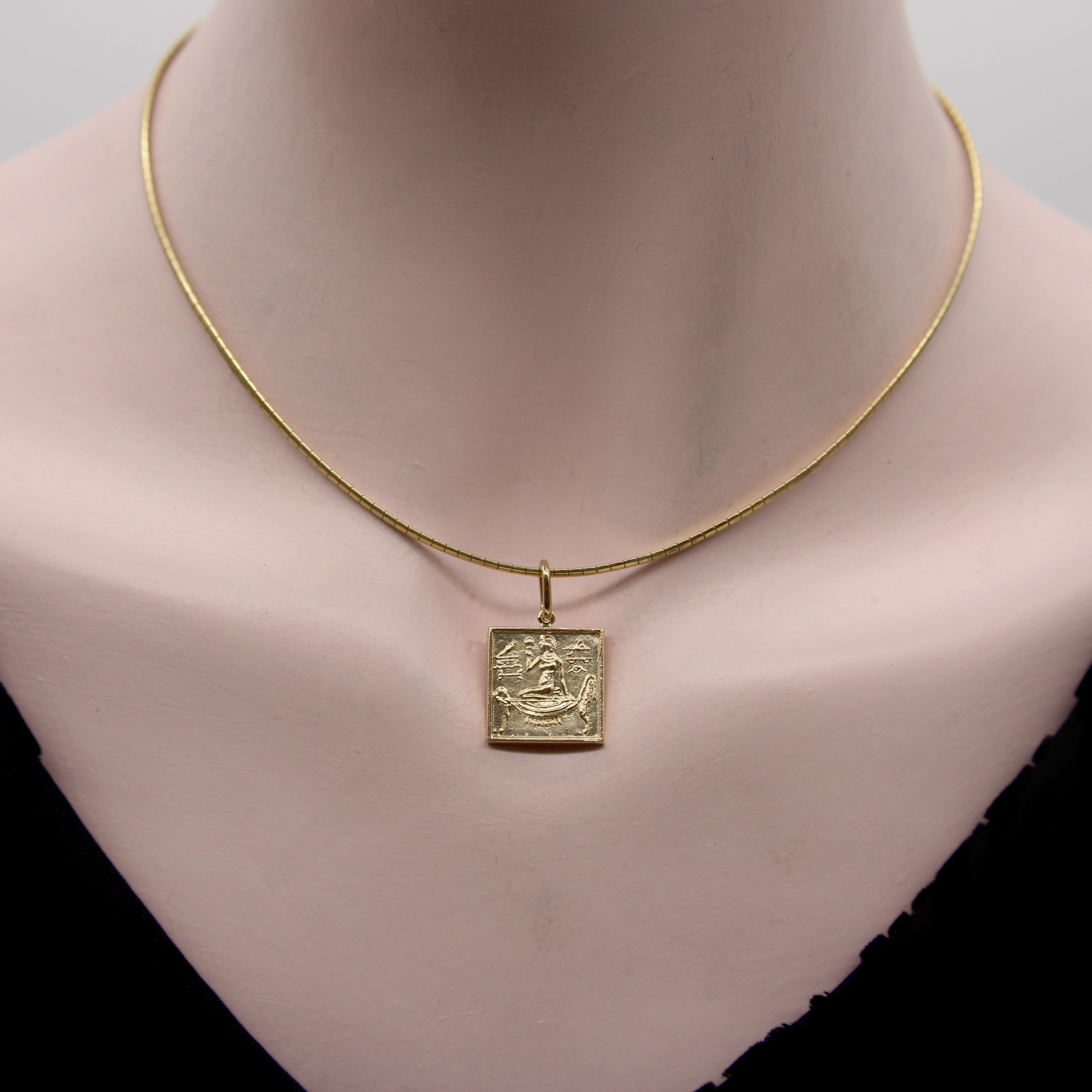 Pendentif ou breloque en or 14K avec hiéroglyphes égyptiens Revive en lingot carré en vente 1