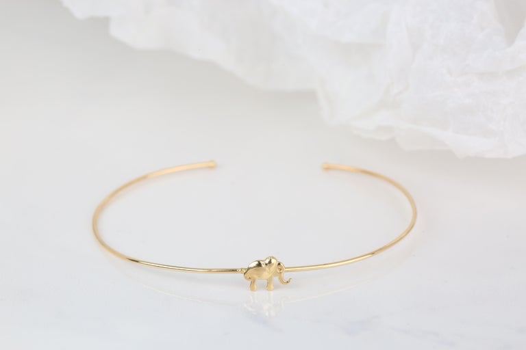 14K Gold Elephant Charm Dainty Cuff Bracelet In New Condition For Sale In ISTANBUL, TR