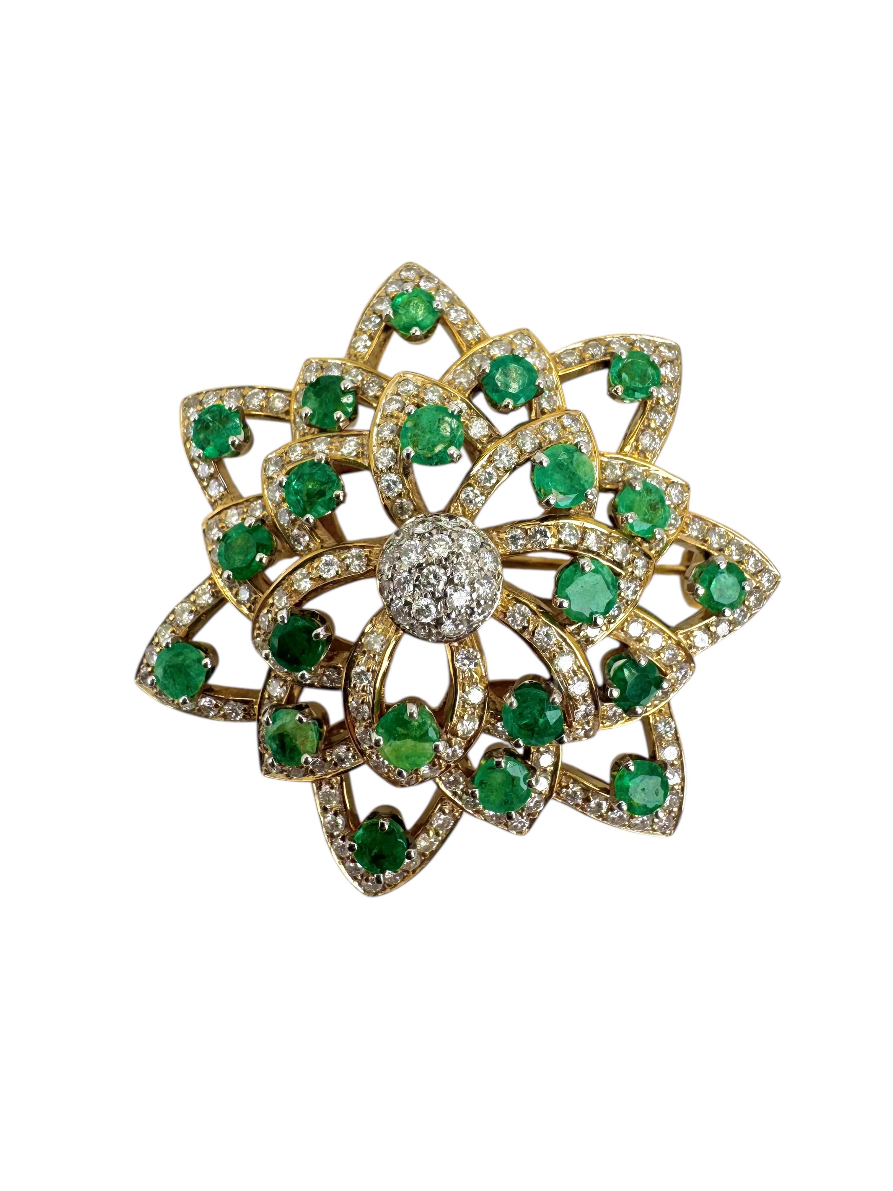 Broche florale en or 14K avec émeraudes et diamants Excellent état - En vente à Great Neck Plaza, NY