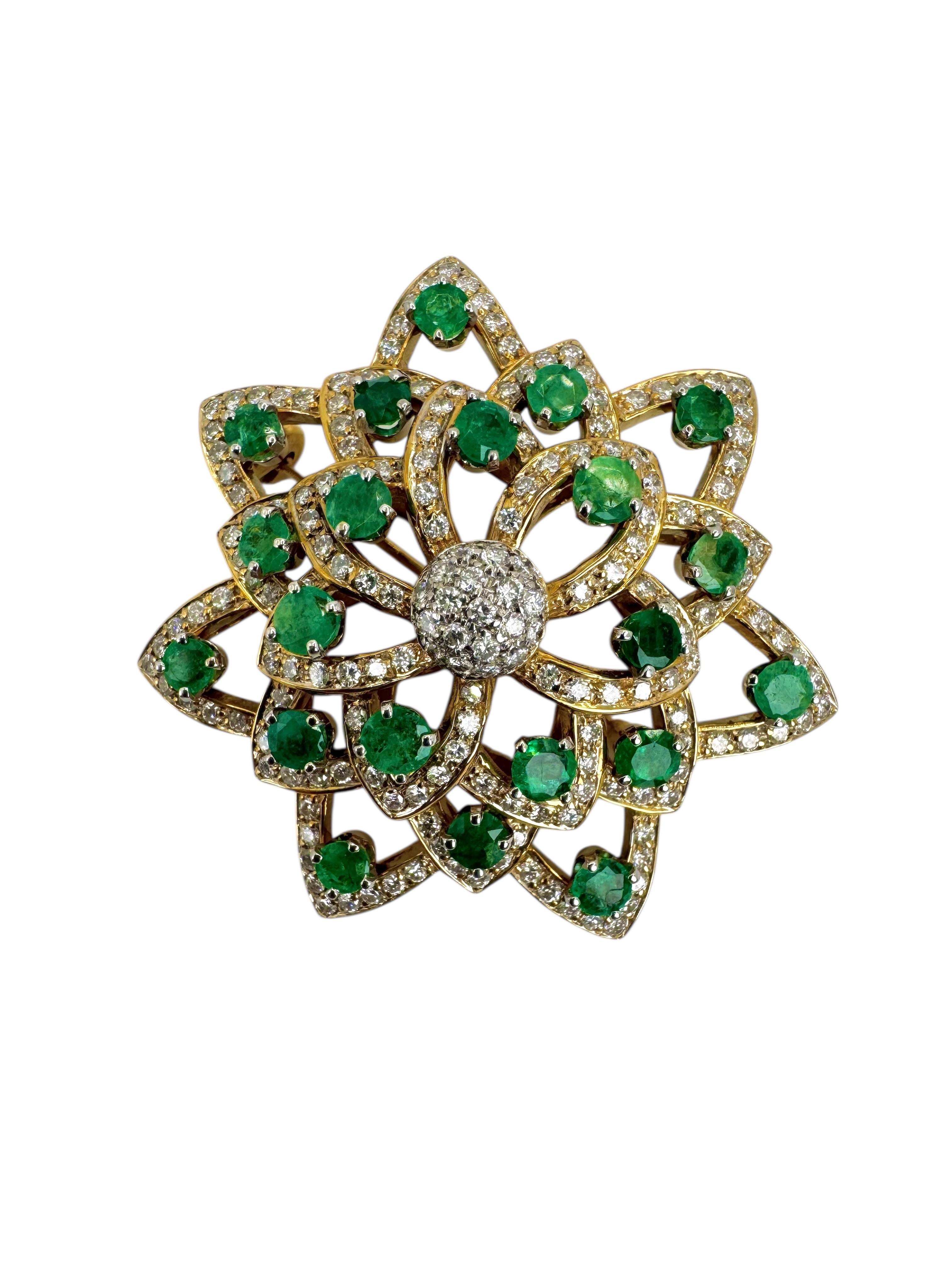 Broche florale en or 14K avec émeraudes et diamants Unisexe en vente