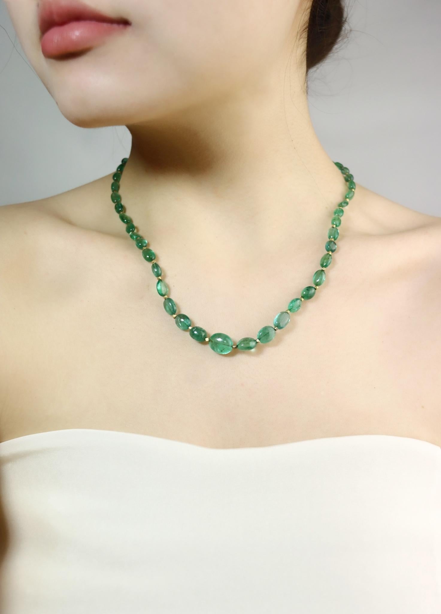 Collana di perle di smeraldo in oro 14K

Contrassegnato:
585

Dimensioni approssimative:
47 cm (lunghezza) 
4,54 mm - 9,32 mm (Smeraldo)
16,5 grammi di peso
