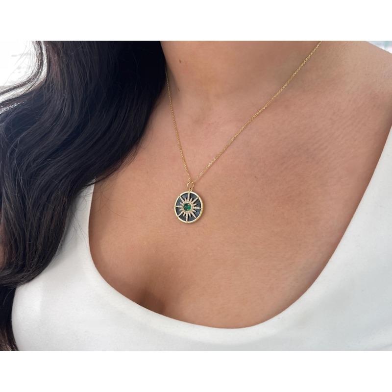 Ciondolo a stella con smeraldo cabochon in oro 14K  Medaglione in onice nero e diamanti in vendita 2