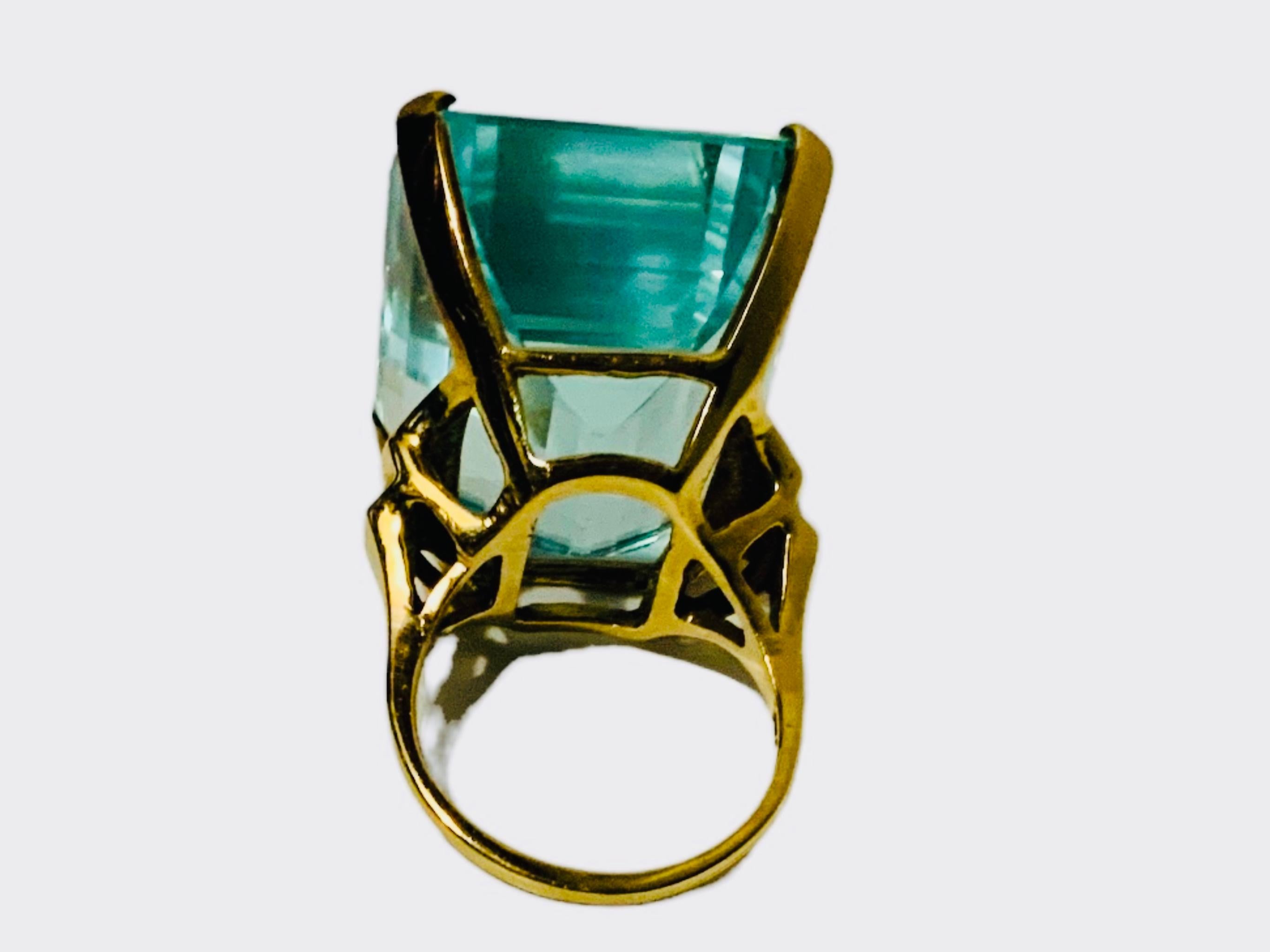 14K Gold Emerald Cut Aquamarine Cocktail Ring In Fair Condition In Guaynabo, PR