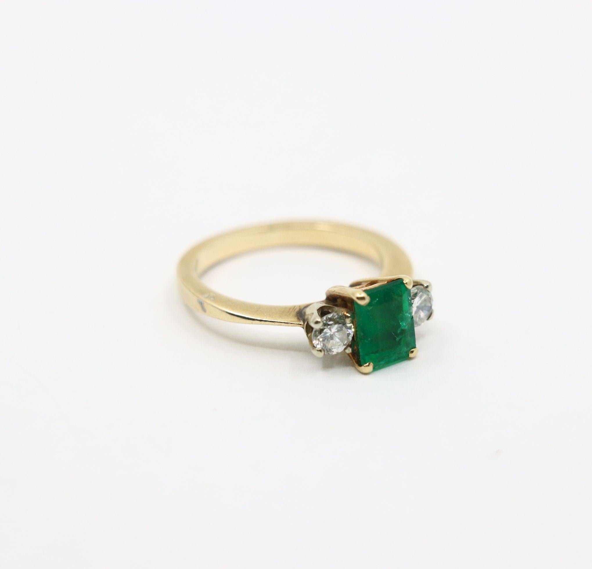Anillo Diamante Esmeralda Oro 14K en Bueno estado para la venta en Flushing, NY