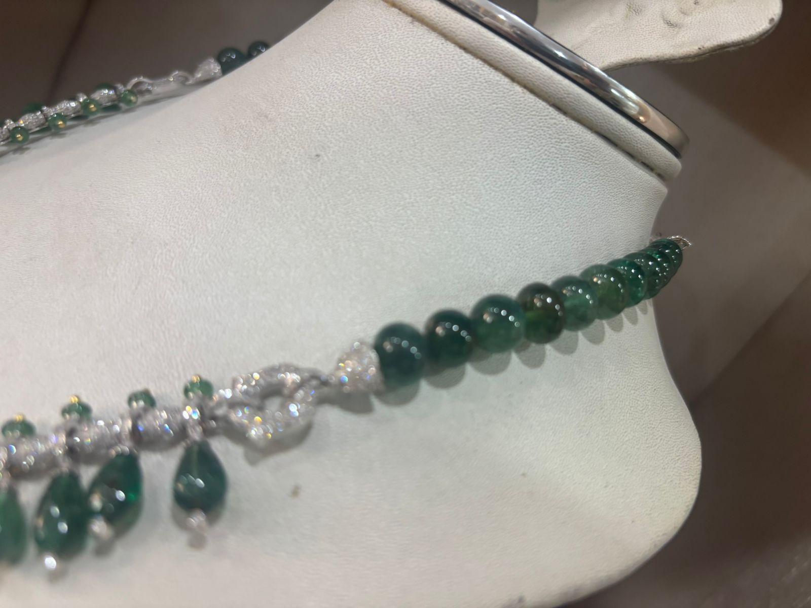 Artiste Or 14k  Collier goutte d'émeraude Poids brut 80,07 gms Or 14k 6,8 en vente