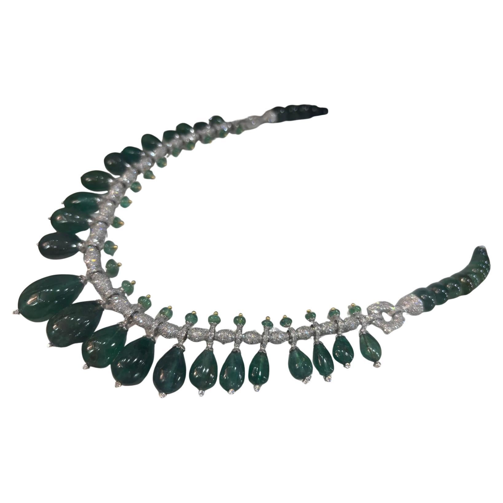 Or 14k  Collier goutte d'émeraude Poids brut 80,07 gms Or 14k 6,8 en vente