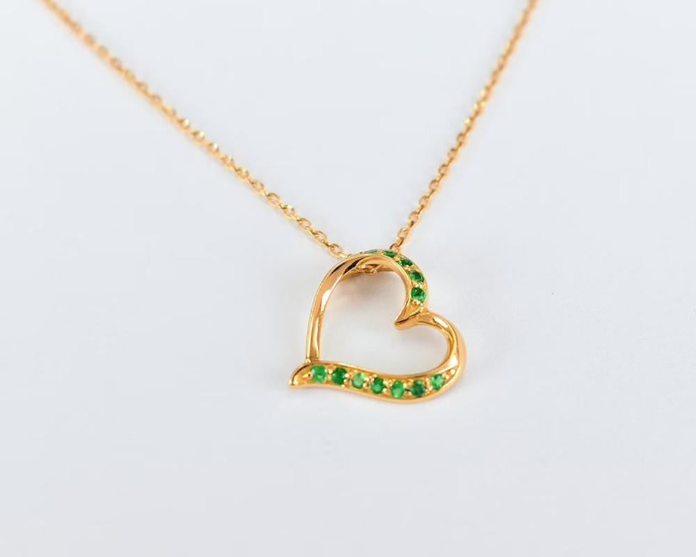 Valentine Jewelry Emerald Necklace 14k Gold Emerald Necklace Delicate Heart Charm Necklace  Heart Emerald Necklace May Birthstone Minimalist Necklace.

Beautiful little Minimalist Necklace is made of either 14k Gold adorned with natural AAA quality