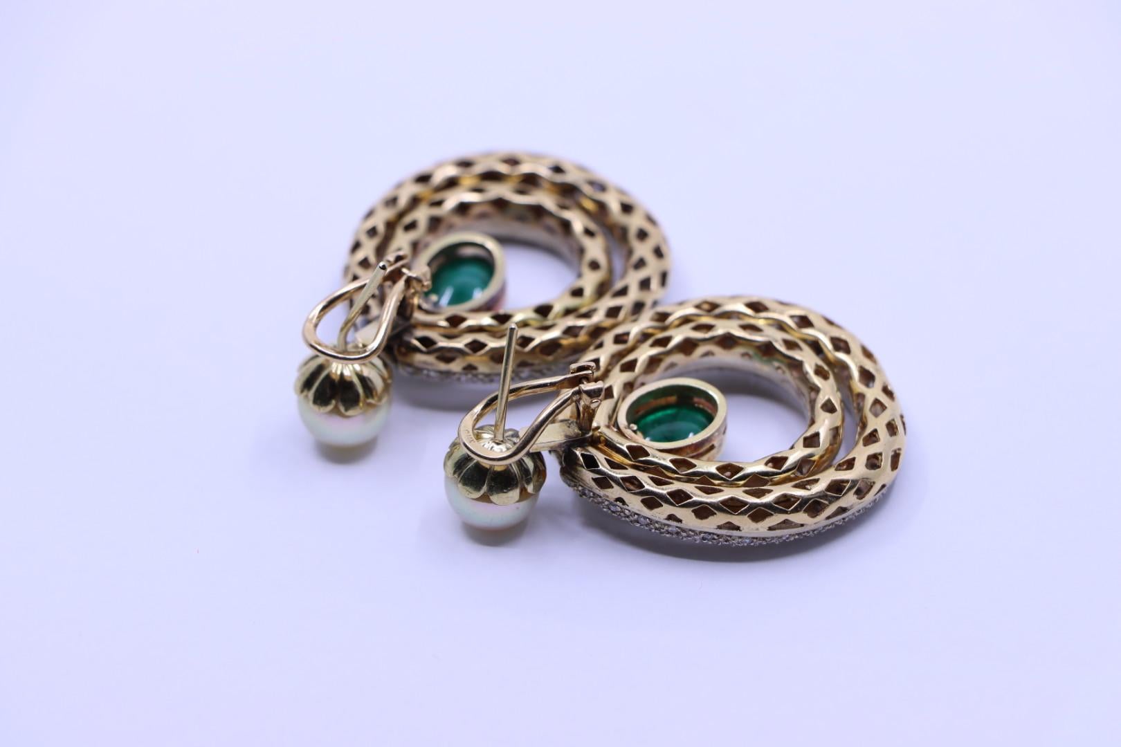 Ohrringe aus 14 Karat Gold mit Smaragd, Perlen und Diamanten im Angebot 2