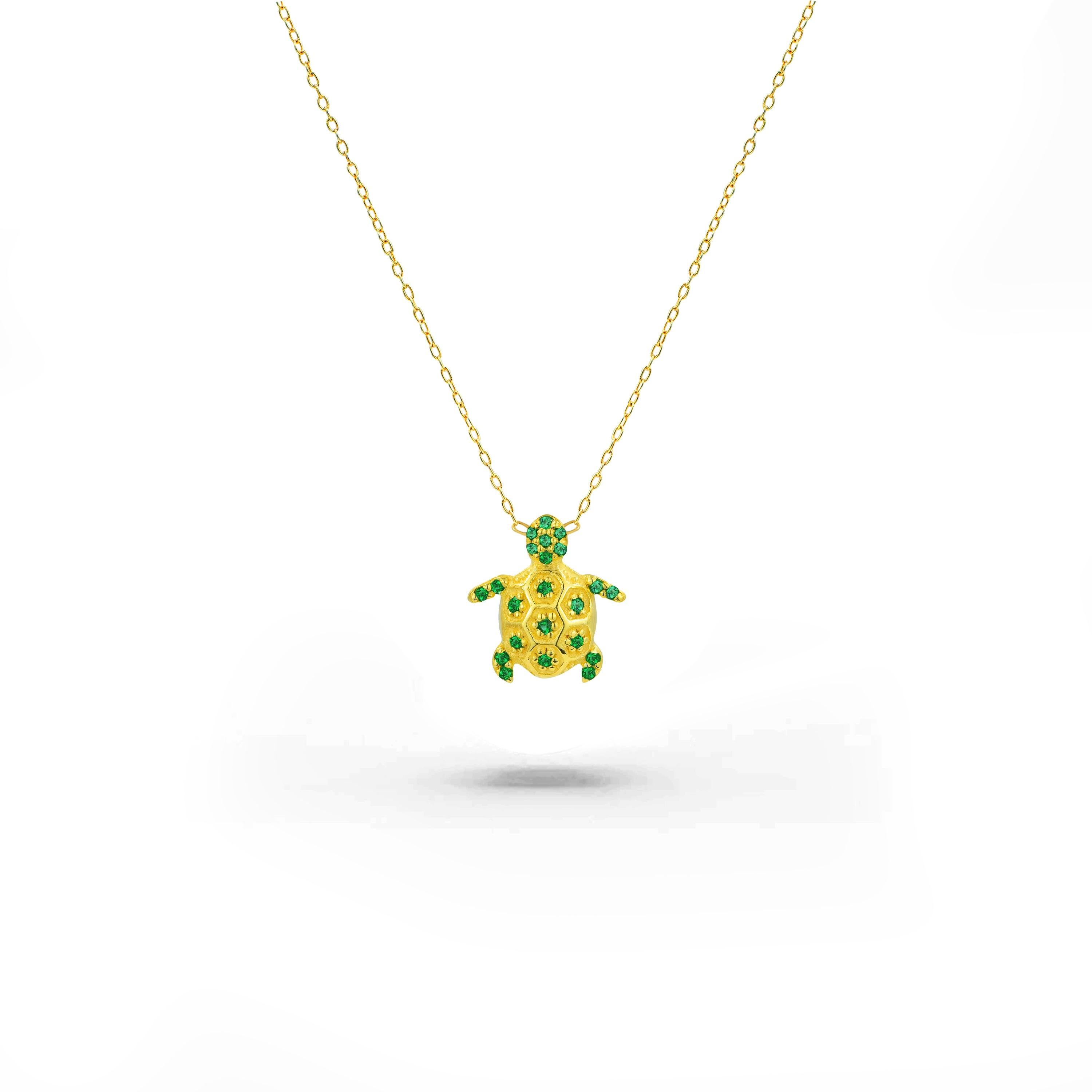 Moderne Collier de tortue en or 14k Emerald Birthstone Gift en vente