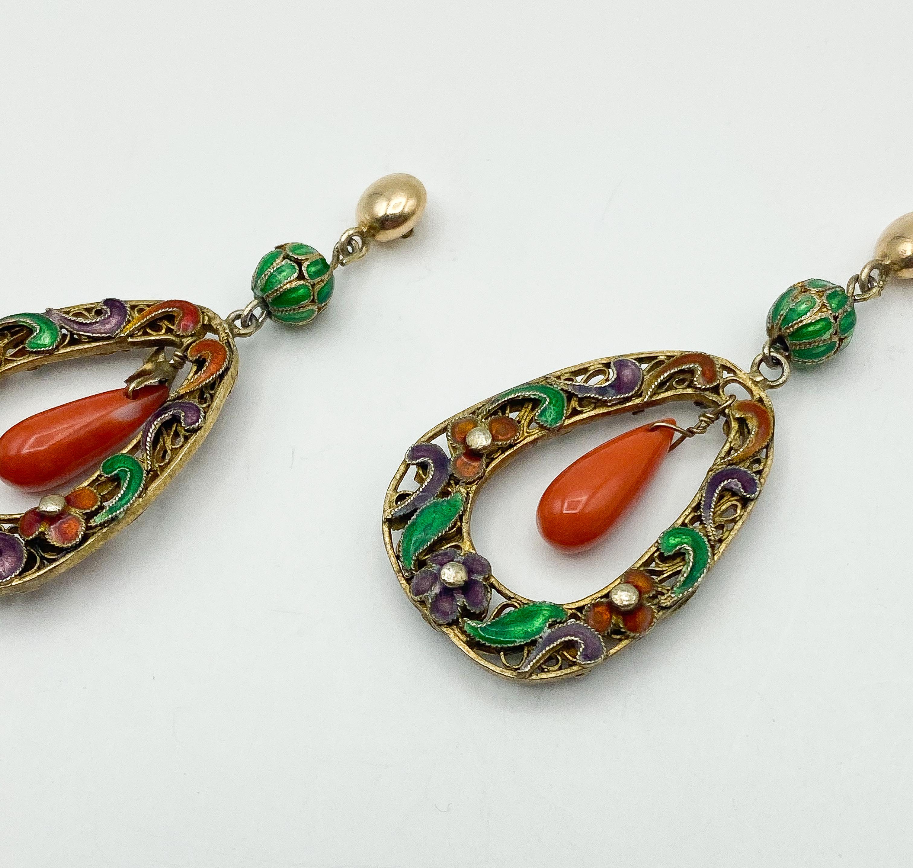 Round Cut 14K Gold Enamel & Coral Earrings For Sale