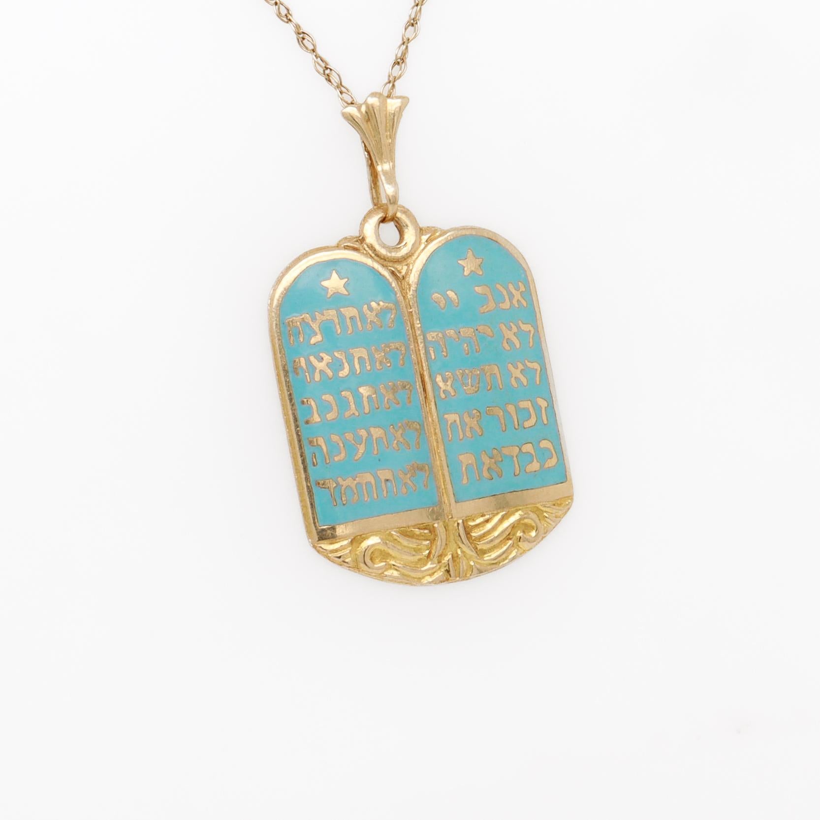 Pendentif ou breloque en or 14K et émail Figural Dix Commandements Tablettes hébraïques en vente 1