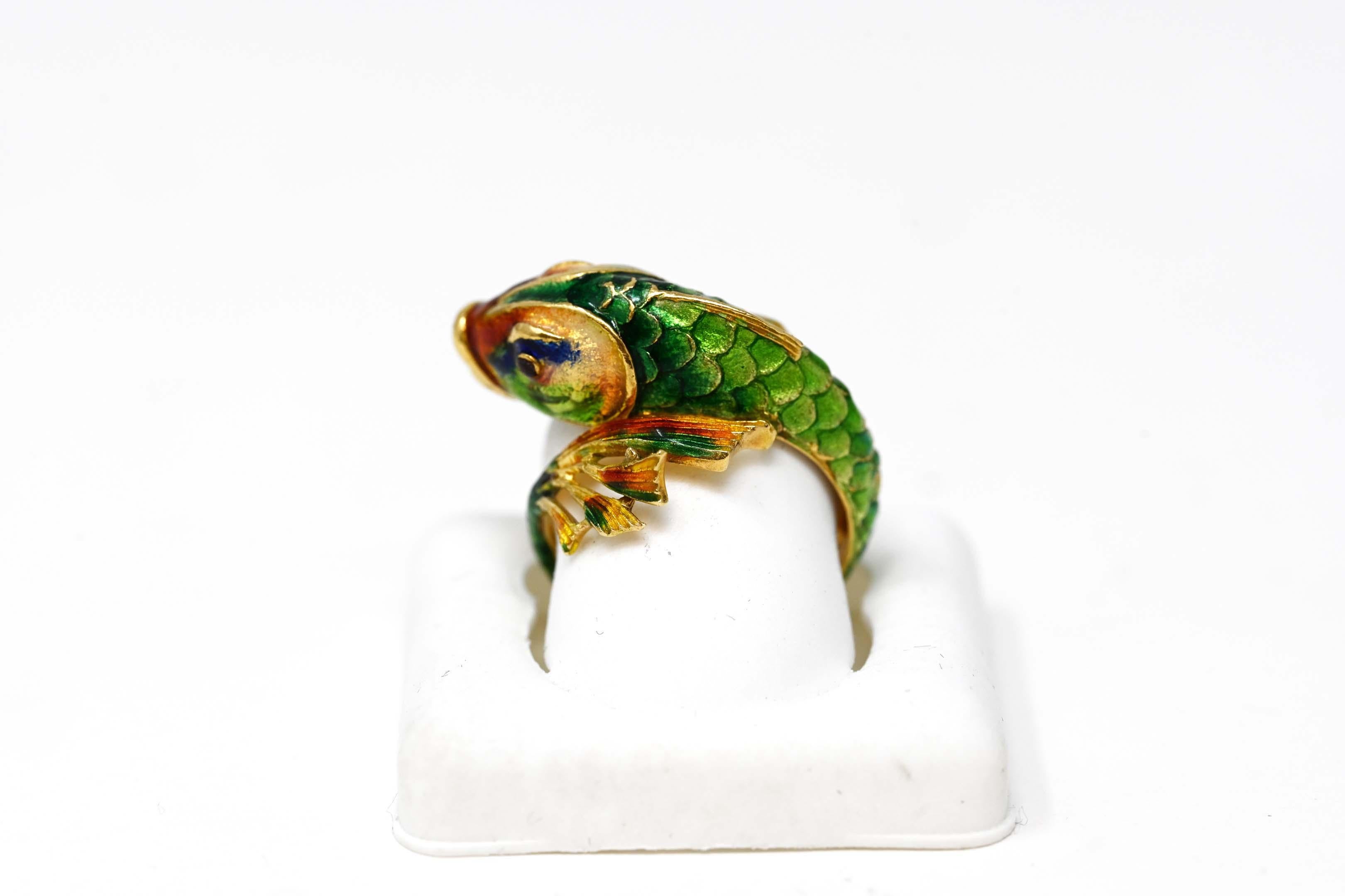 14k Gold & Enamel Fish Design Ring In Good Condition For Sale In Montreal, QC