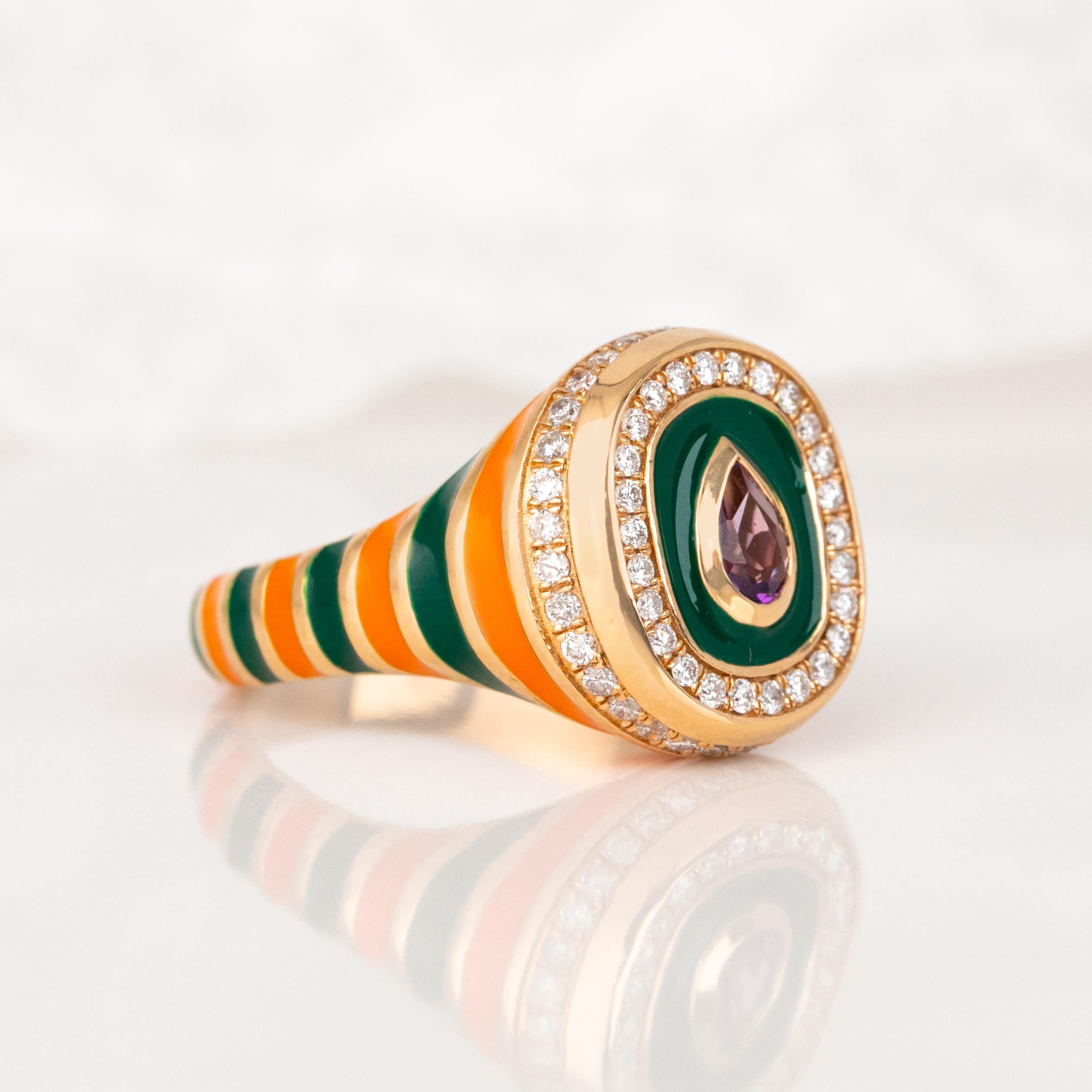 Baroque Bague en or 14K avec émail : Une pièce d'apparat colorée pour The Modern Collector en vente