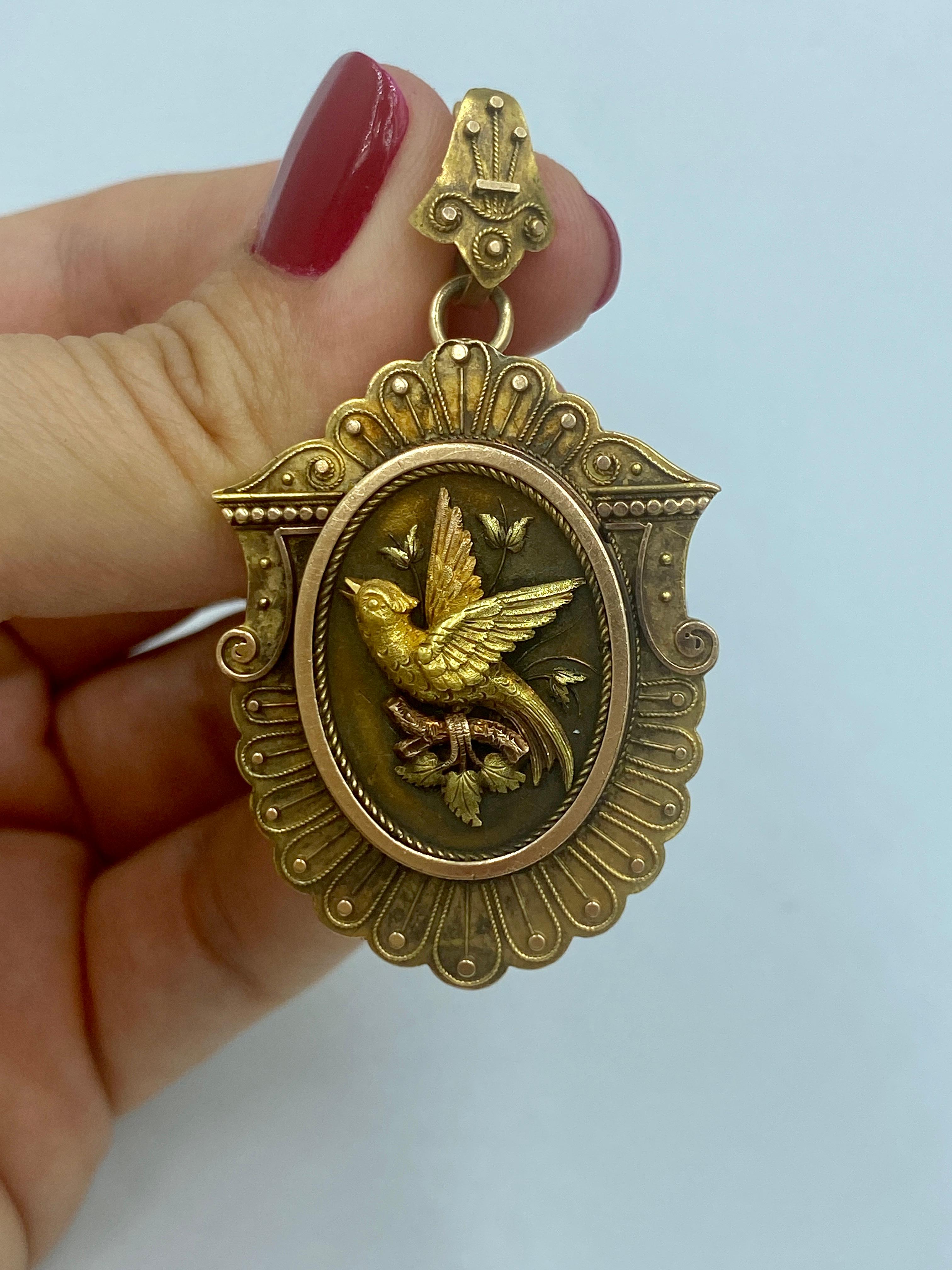 Ciondolo a forma di chiave inglese in oro 14k in vendita 5