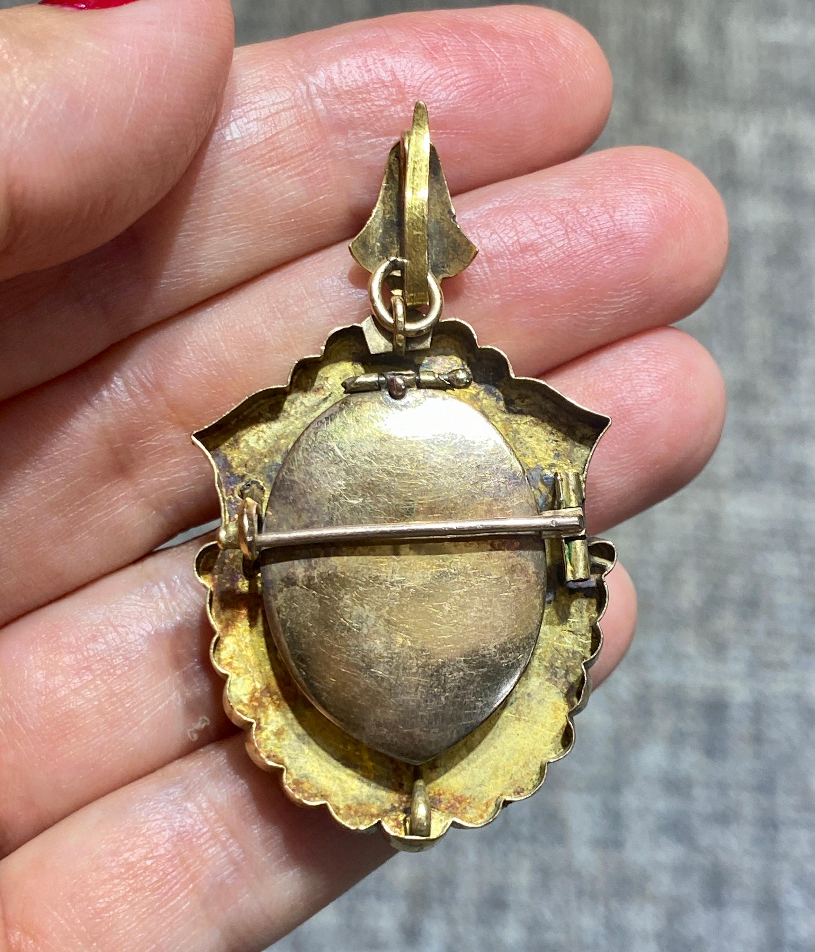 Contemporaneo Ciondolo a forma di chiave inglese in oro 14k in vendita