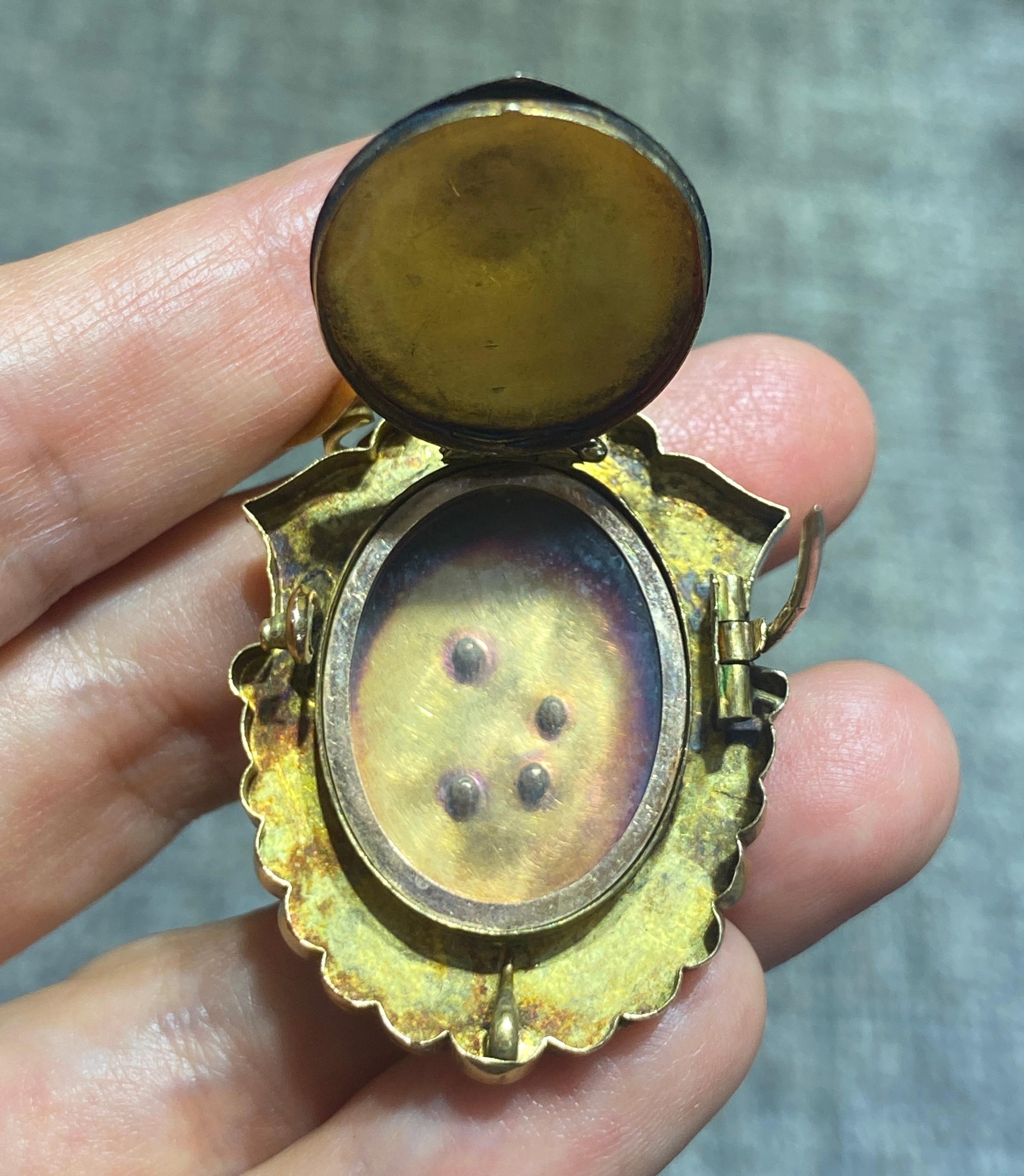 Ciondolo a forma di chiave inglese in oro 14k In condizioni buone in vendita a London, GB