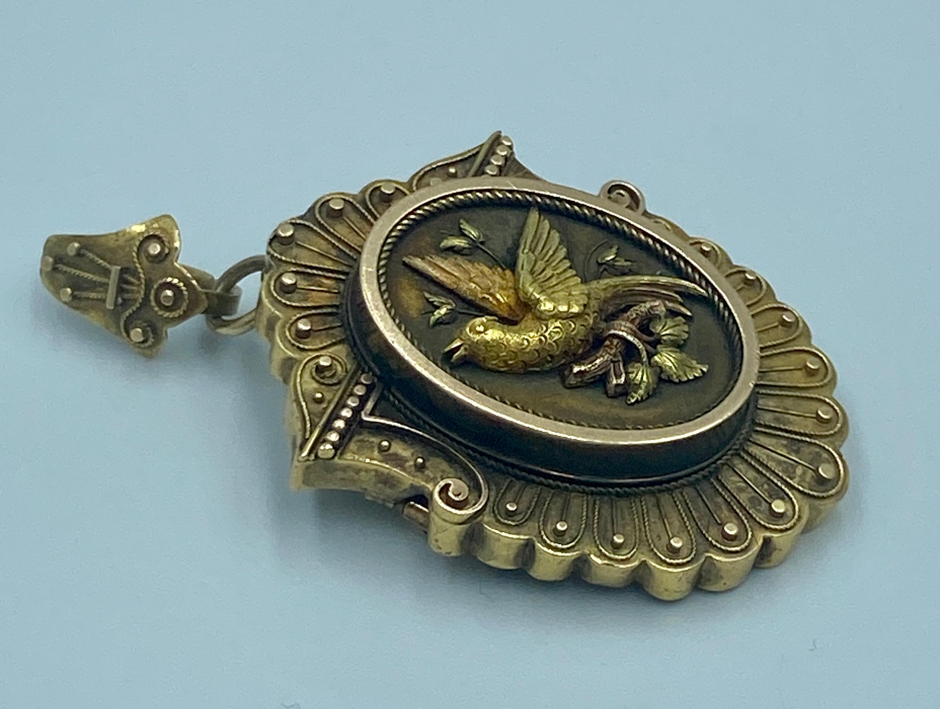Ciondolo a forma di chiave inglese in oro 14k in vendita 2