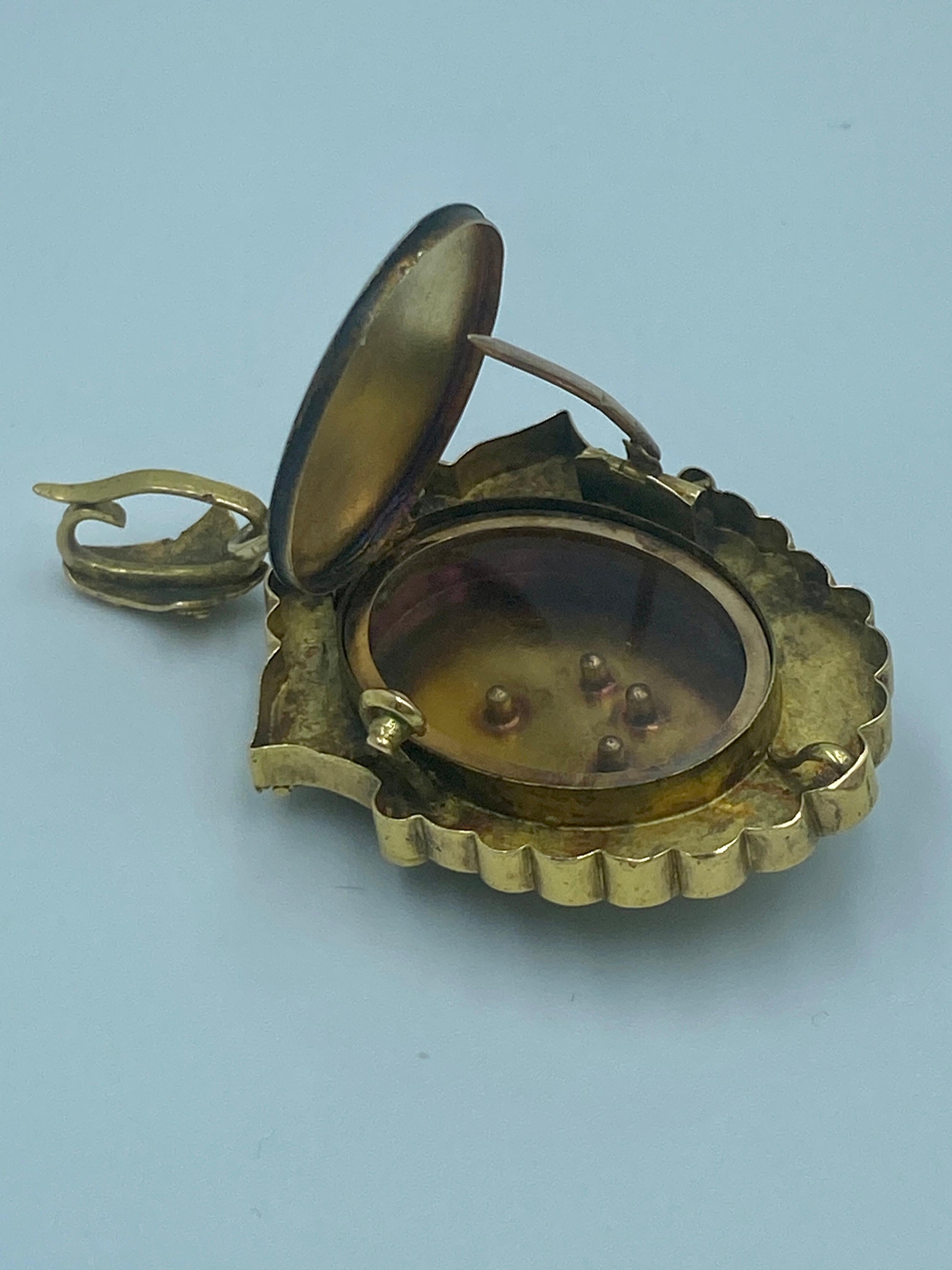 Ciondolo a forma di chiave inglese in oro 14k in vendita 4