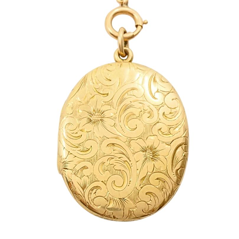 Ciondolo a medaglione inciso in oro 14k Catena per orologio antica in oro in vendita 1