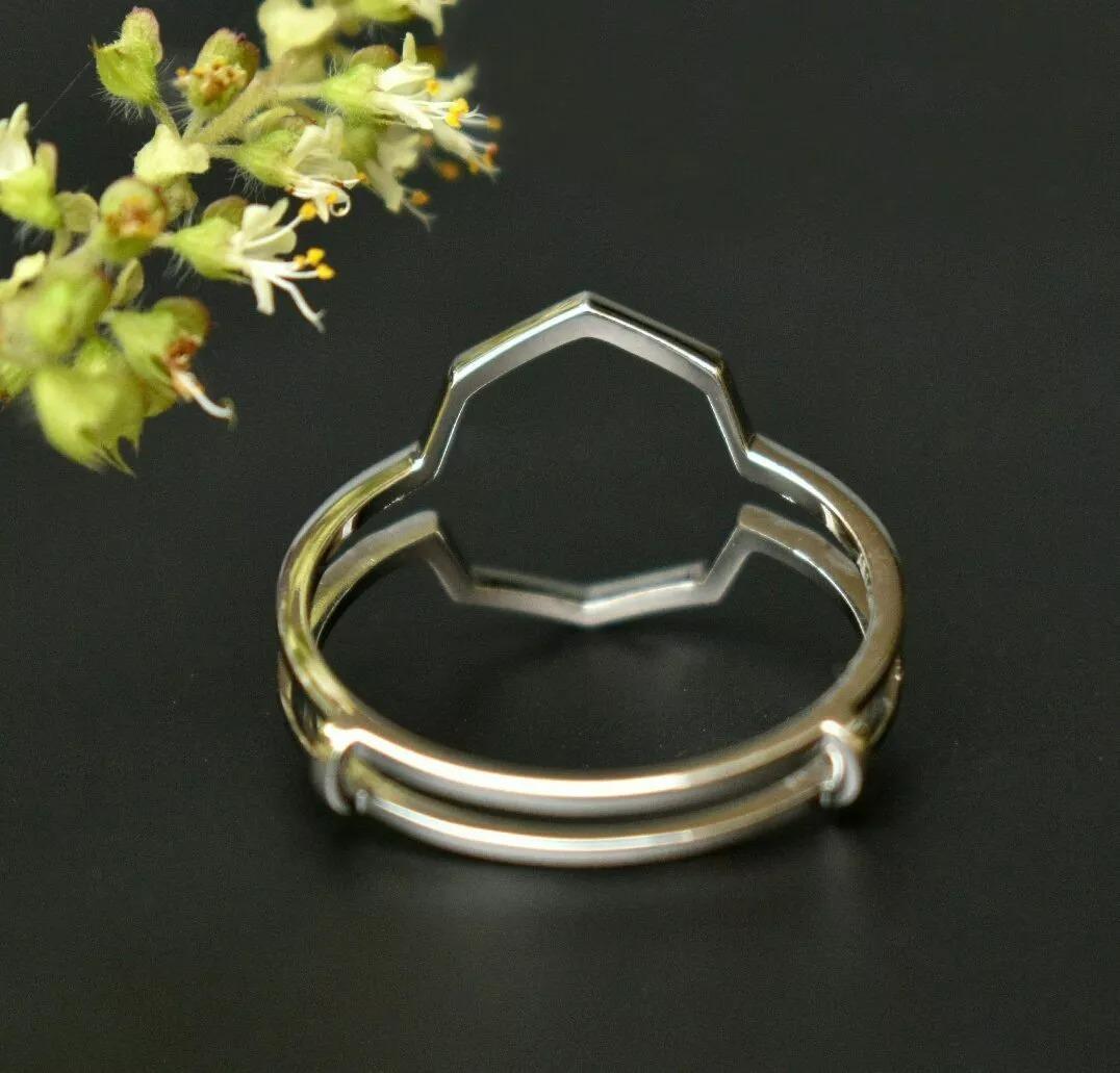 14k Gold Ring Enhancer Contour Ring Guard Octagon Shape Anniversary Ring Wrap
Léger, il peut être porté tous les jours

Informations complémentaires :
Condit : Nouveau avec étiquettes : Un article neuf, non utilisé et non porté (y compris les