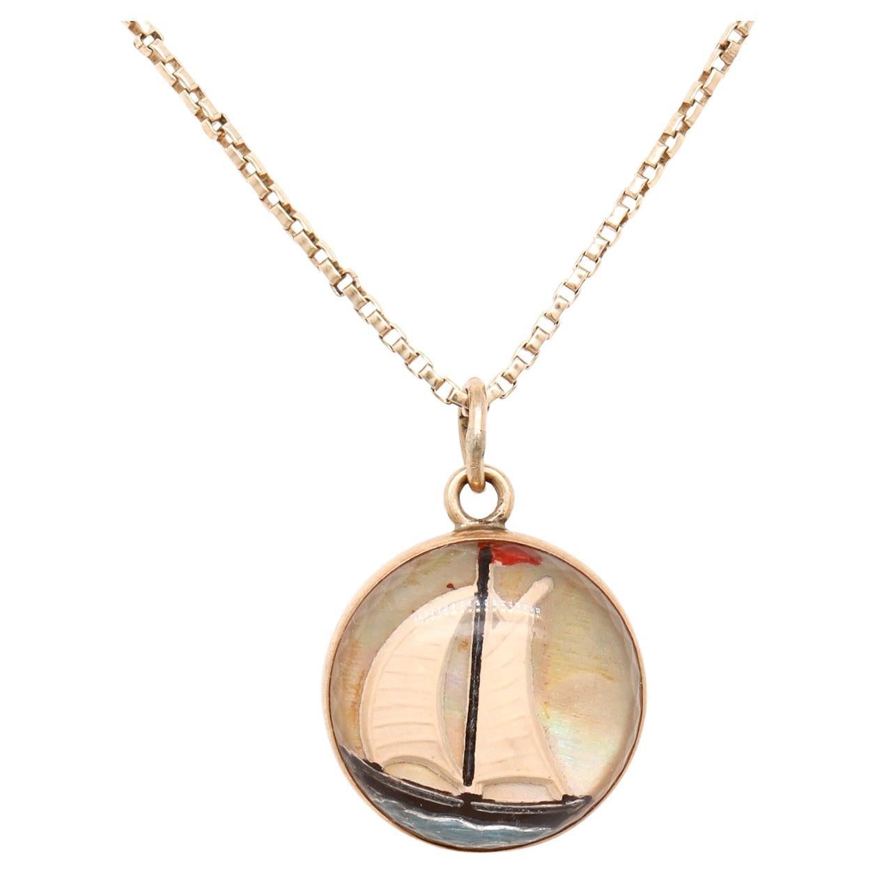 Pendentif ou breloque en or 14K et cristal d'Essex avec un voilier en mer Bon état - En vente à Philadelphia, PA