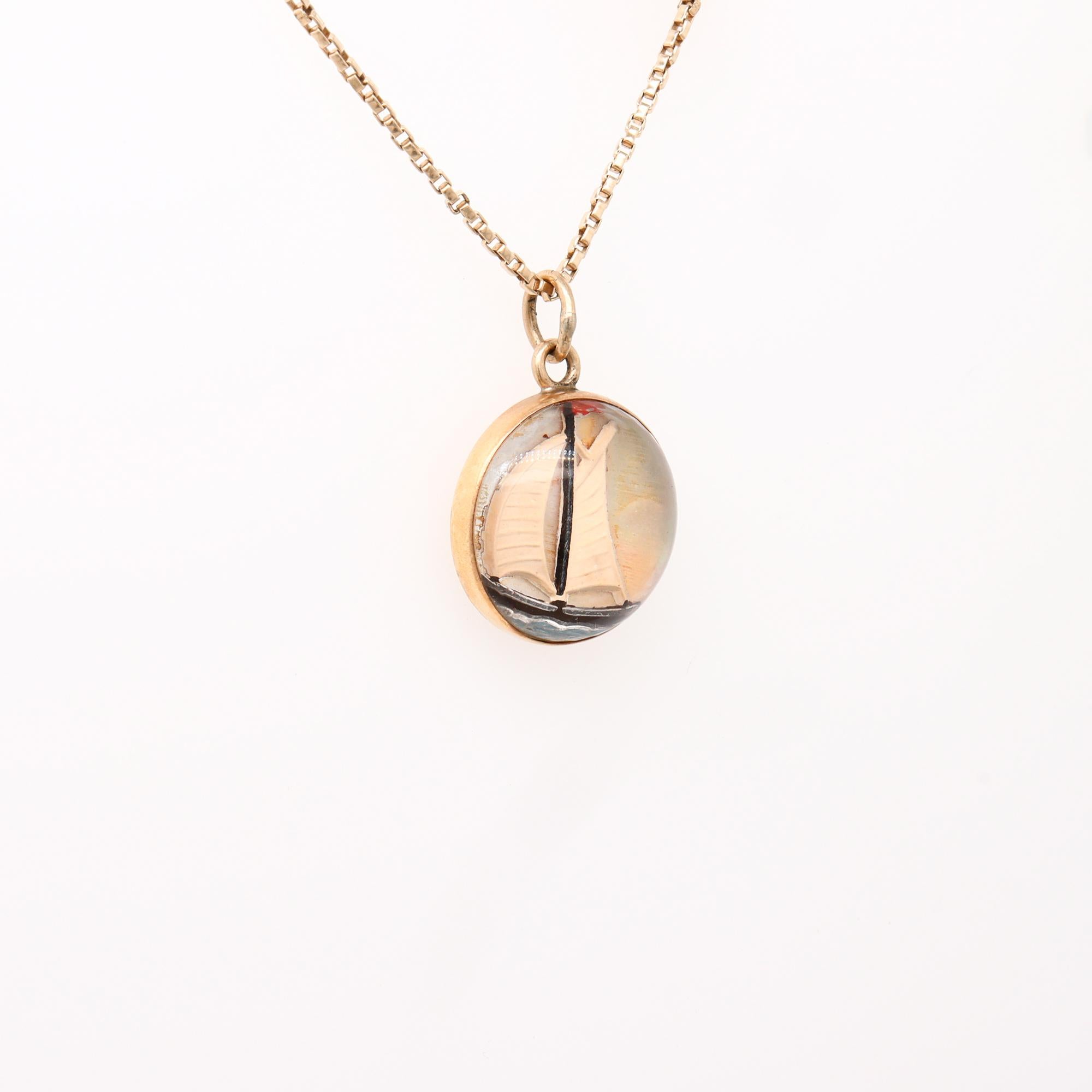 Pendentif ou breloque en or 14K et cristal d'Essex avec un voilier en mer en vente 2