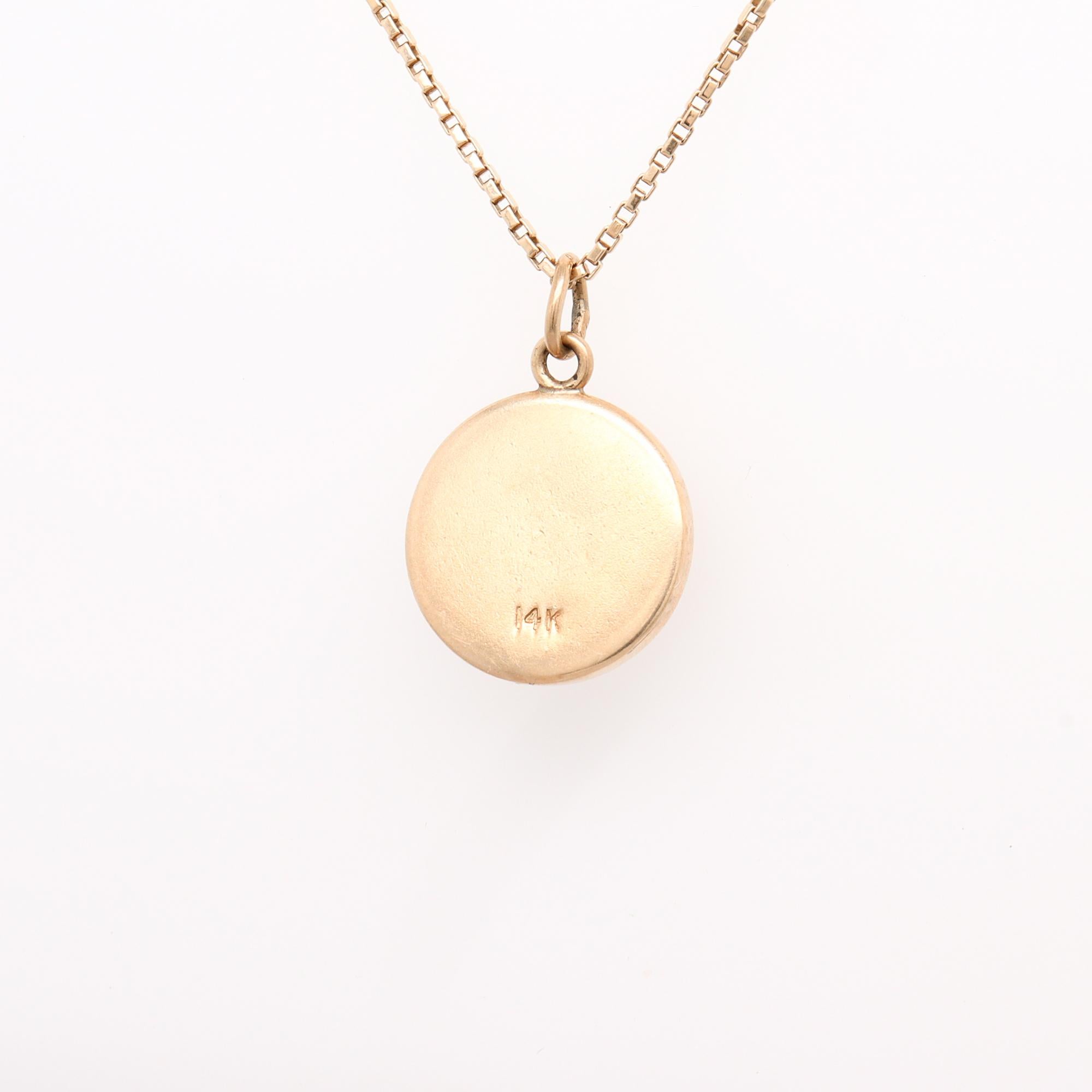 Pendentif ou breloque en or 14K et cristal d'Essex avec un voilier en mer en vente 3