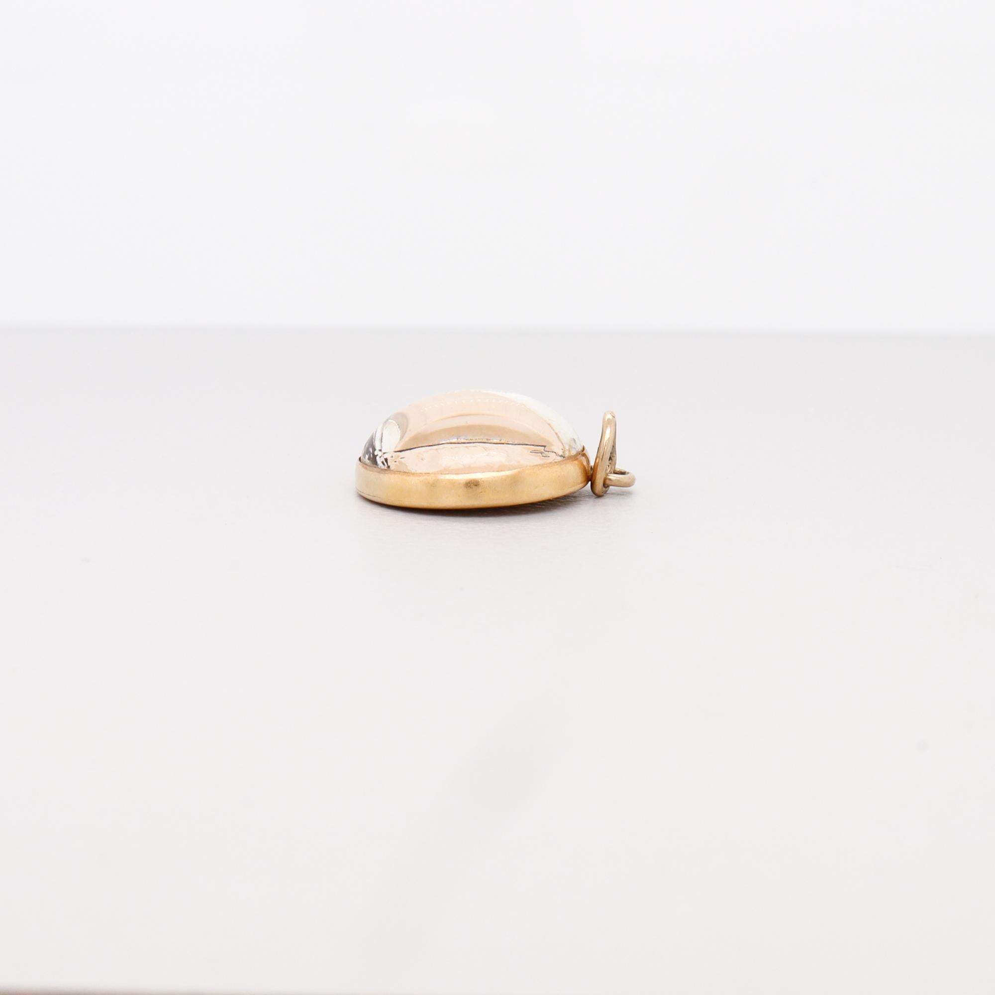 Pendentif ou breloque en or 14K et cristal d'Essex avec un voilier en mer en vente 4