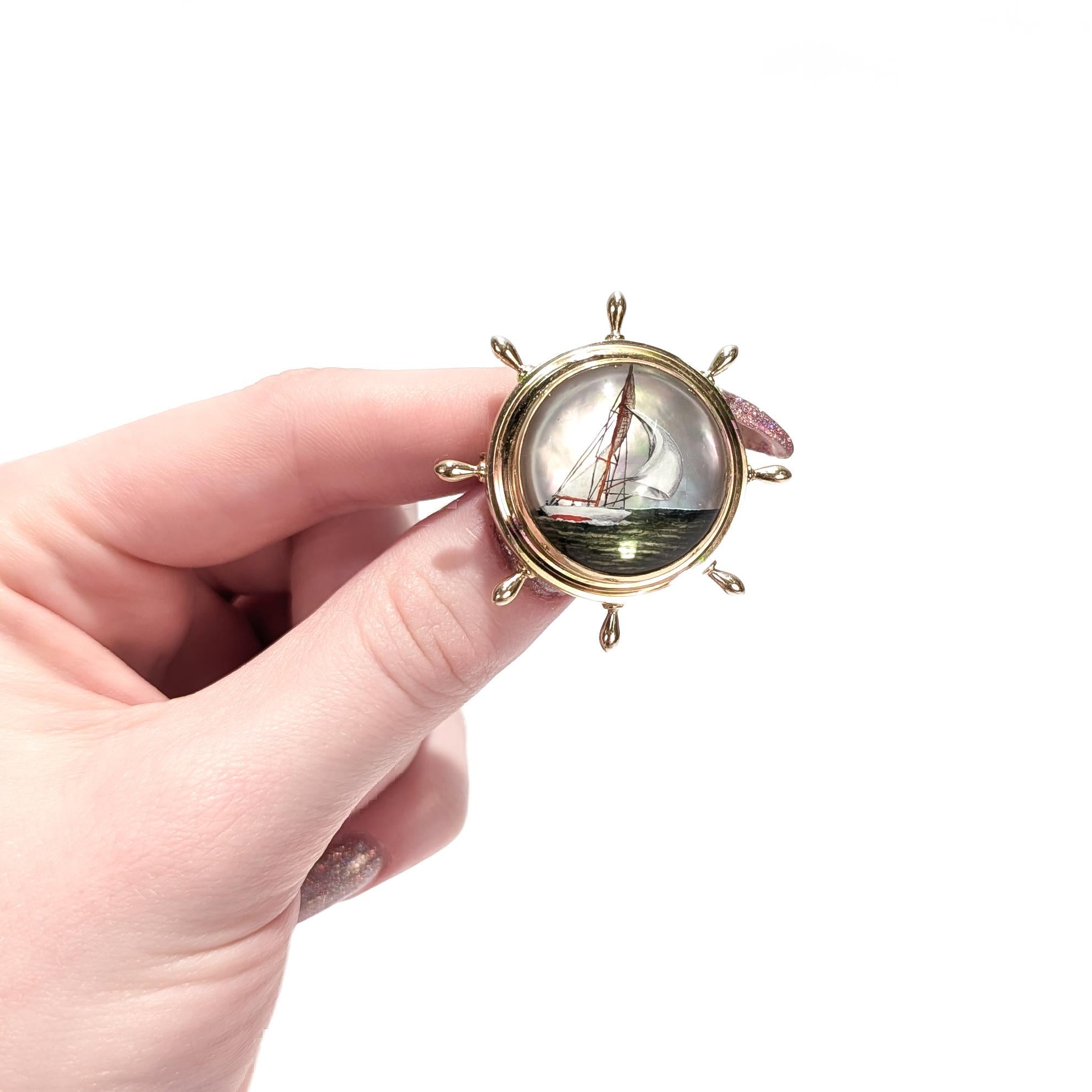 Broche de oro de 14 quilates y cristal de Essex con forma de rueda de barco y velero en el mar en Bueno estado para la venta en Philadelphia, PA