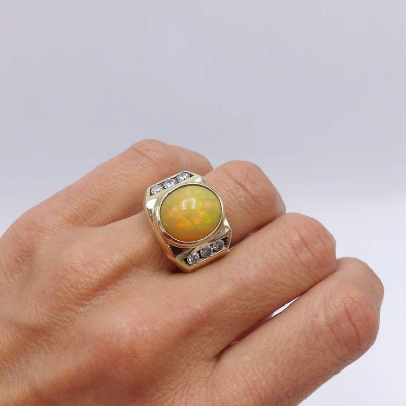 Anillo de cóctel de oro de 14 quilates con ópalo etíope y diamantes, años 80 en venta 2