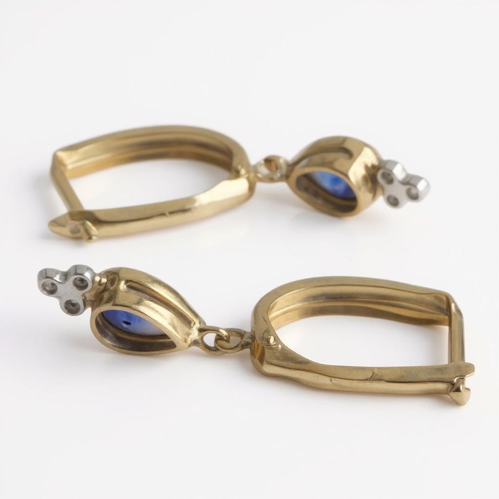 14K Gold European Lever Back Hoop Earrings Birnenförmige Saphire und Diamanten im Zustand „Neu“ im Angebot in New York, NY