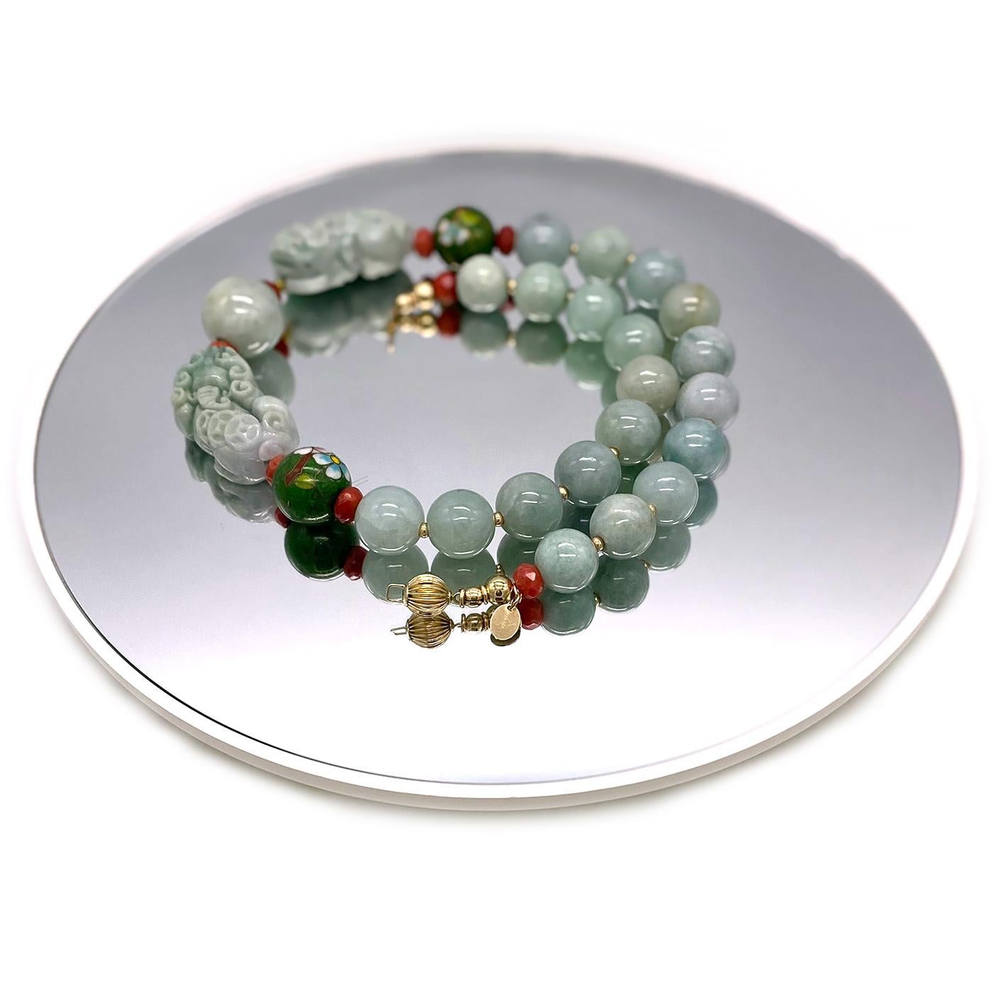 14K Gold Filled and Jade Necklace with a Pair of Carved Pixiu In New Condition For Sale In Atlanta, GA