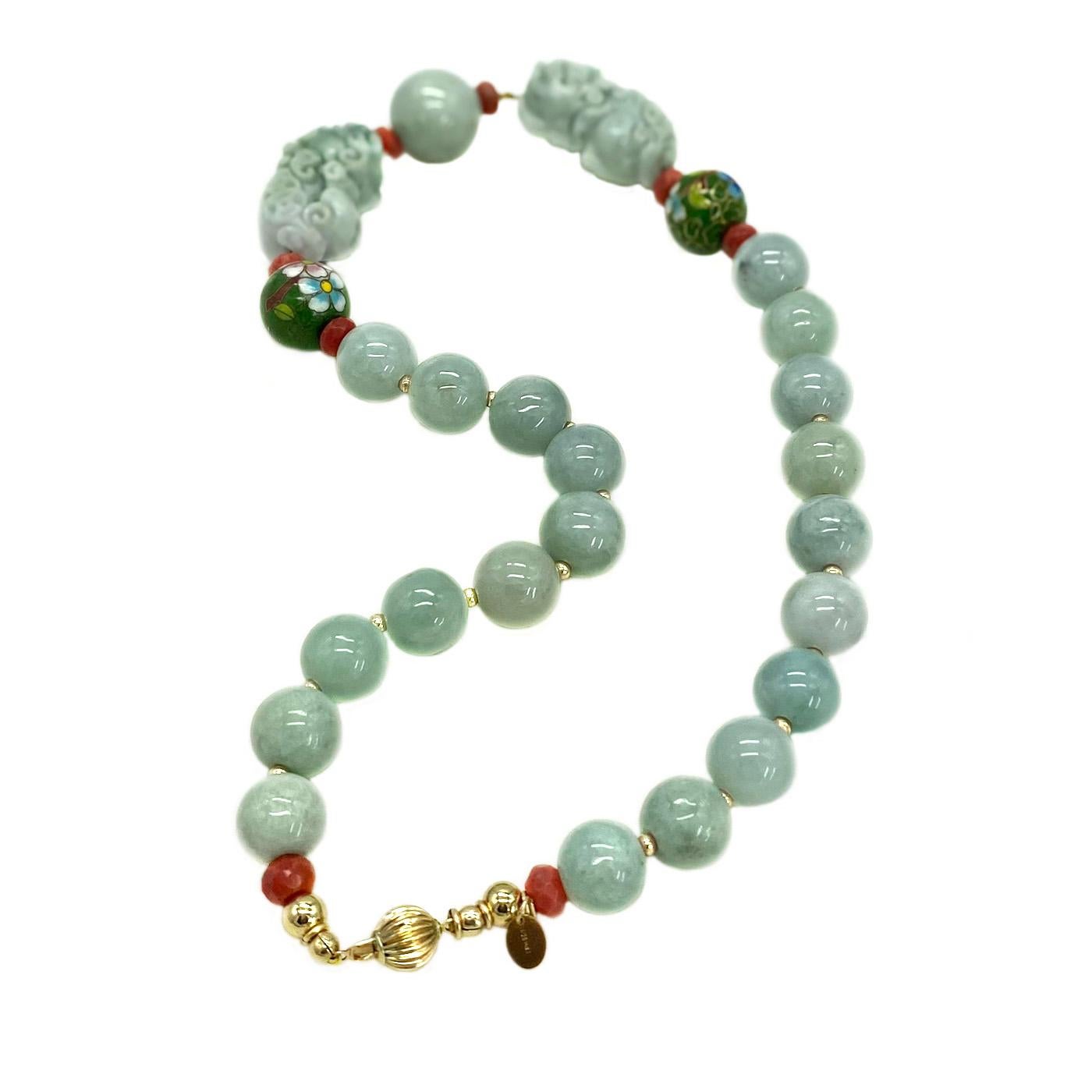 14K Gold Filled and Jade Necklace with a Pair of Carved Pixiu For Sale 1