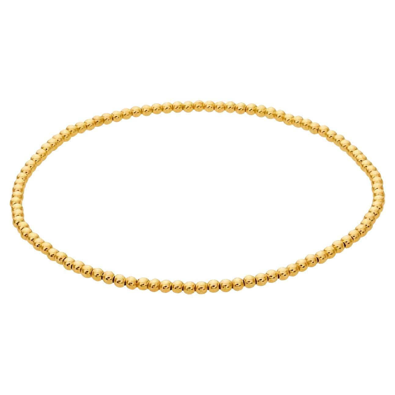 Élevez votre style avec le bracelet exquis de Mona Jewelry. Ce bracelet extensible en or jaune 14/20 comporte des perles rondes de 4 mm, enfilées sur un cordon élastique pour un port facile. Parfait pour mélanger et assortir, il complète sans effort