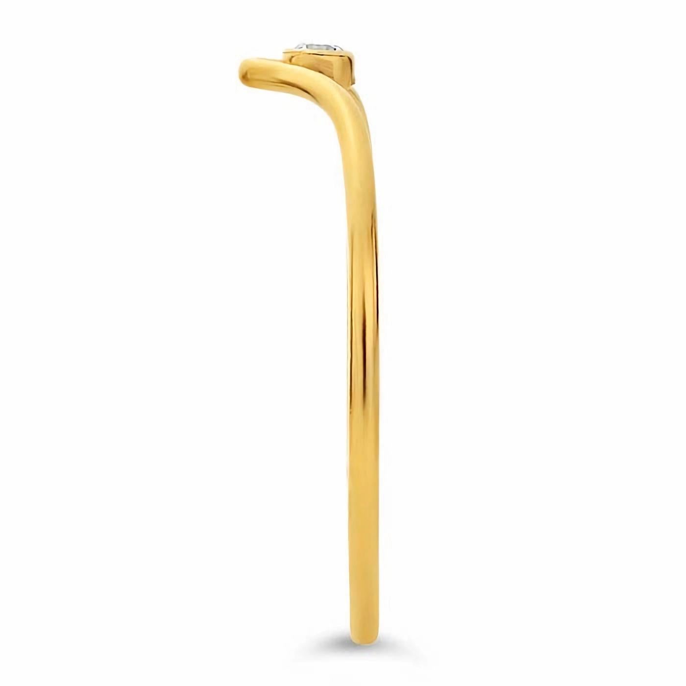 Questo anello in oro giallo 14/20 presenta un design a chevron con al centro una CZ bianca rotonda da 2 mm incastonata in un castone. Sta benissimo da solo o impilato con altri anelli.

 
Attributi:
Tipo di metallo: Riempito d'oro
Karat: