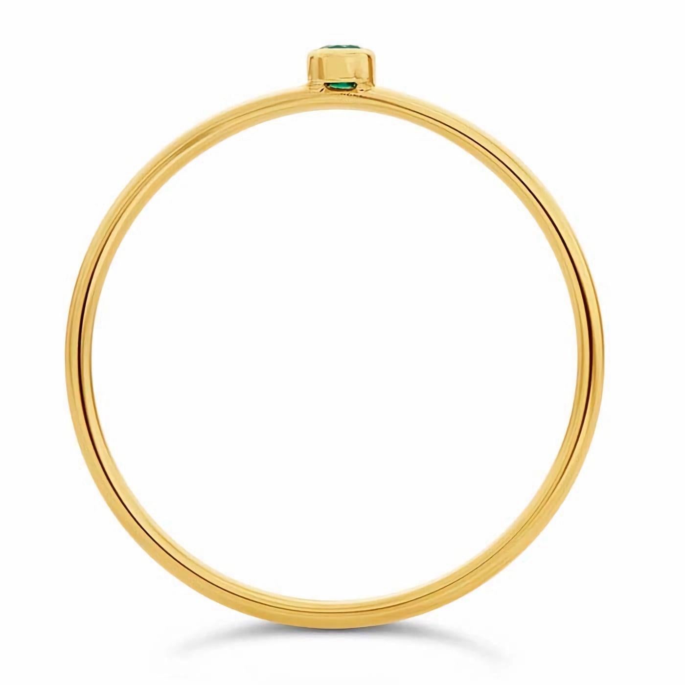 Questo anello in oro giallo 14/20, realizzato con filo metallico rotondo, presenta un CZ rotondo color smeraldo di 2 mm in un castone. Sta benissimo da solo o impilato con altri anelli.


Attributi:
Tipo di metallo: Riempito d'oro
Karat: