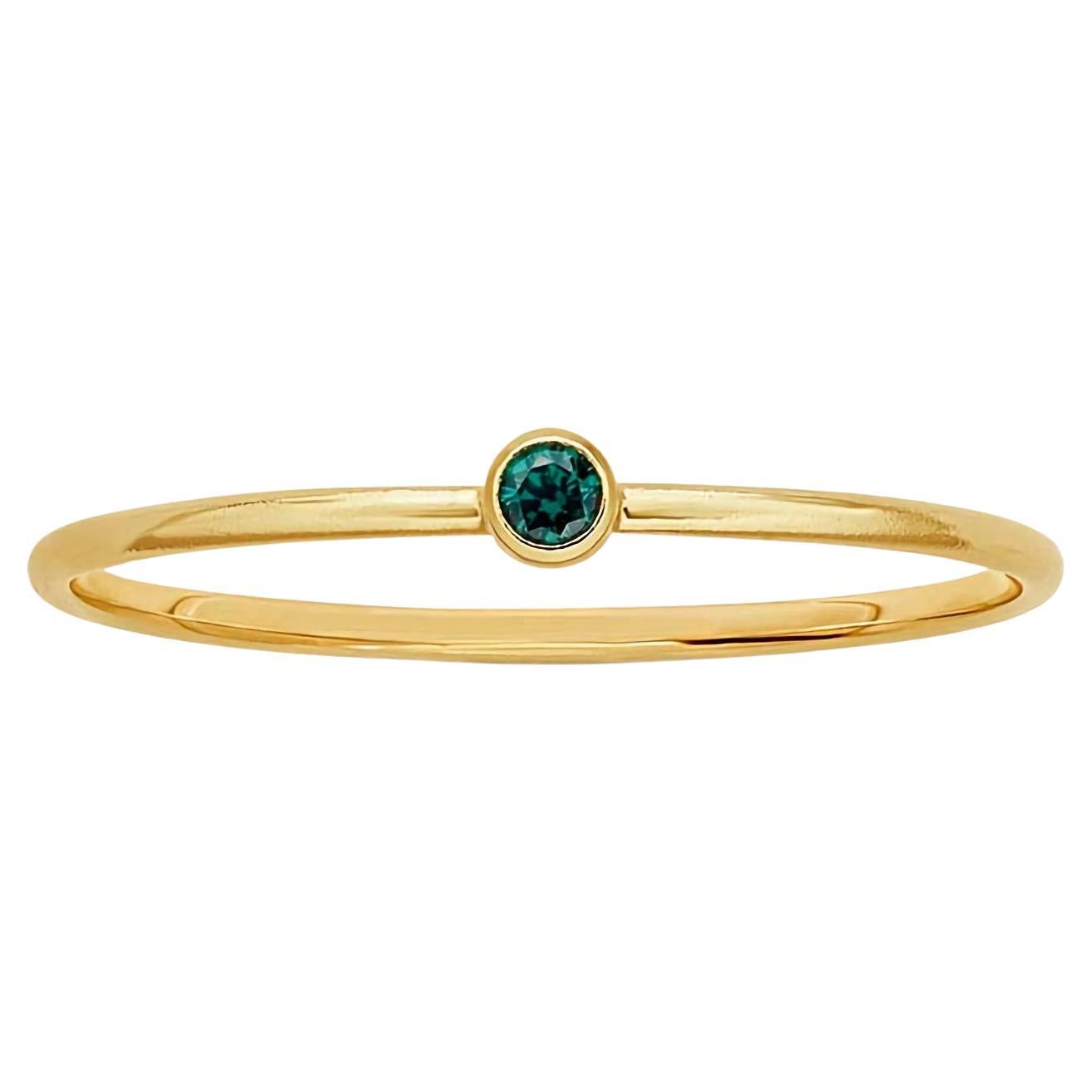 Anillo con gema verde relleno de oro de 14k