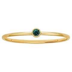 Anillo con gema verde relleno de oro de 14k