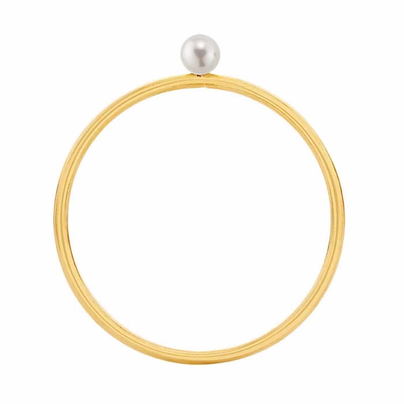 Questo anello in oro giallo 14/20, realizzato con filo metallico rotondo, presenta una perla simulata bianca rotonda di 3 mm. Sta benissimo da solo o impilato con altri anelli.


Attributi:
Tipo di metallo: Riempito d'oro
Karat: 14/20
Colore del