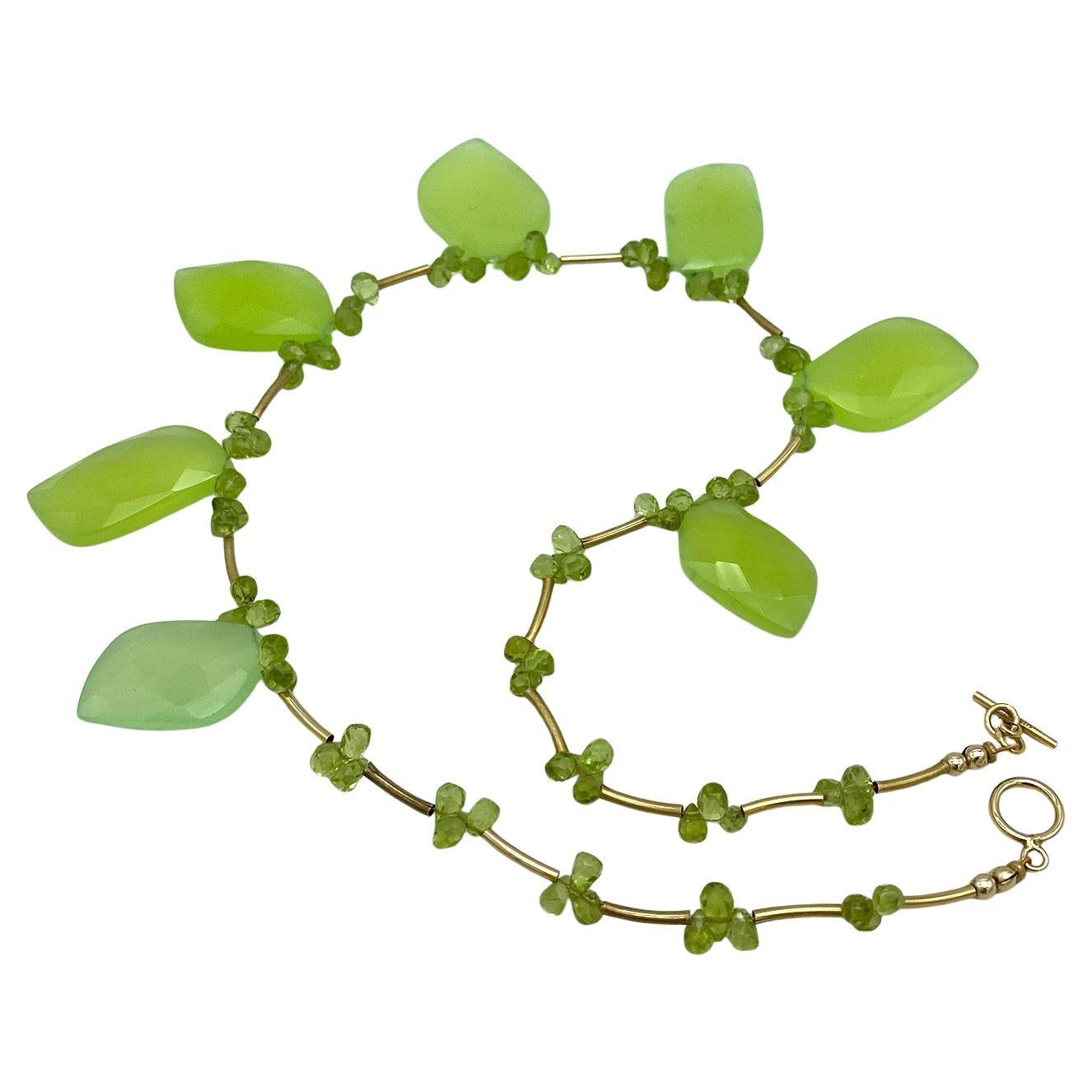Perlina Collana in oro 14K con calcedonio e peridoto in vendita