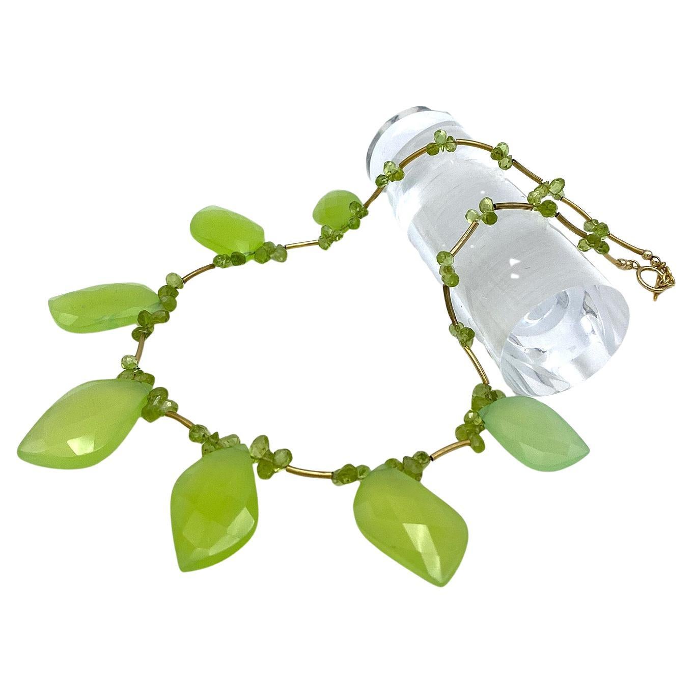 Collana in oro 14K con calcedonio e peridoto in vendita 1