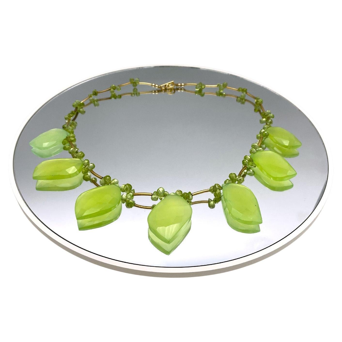 Collana in oro 14K con calcedonio e peridoto in vendita 2