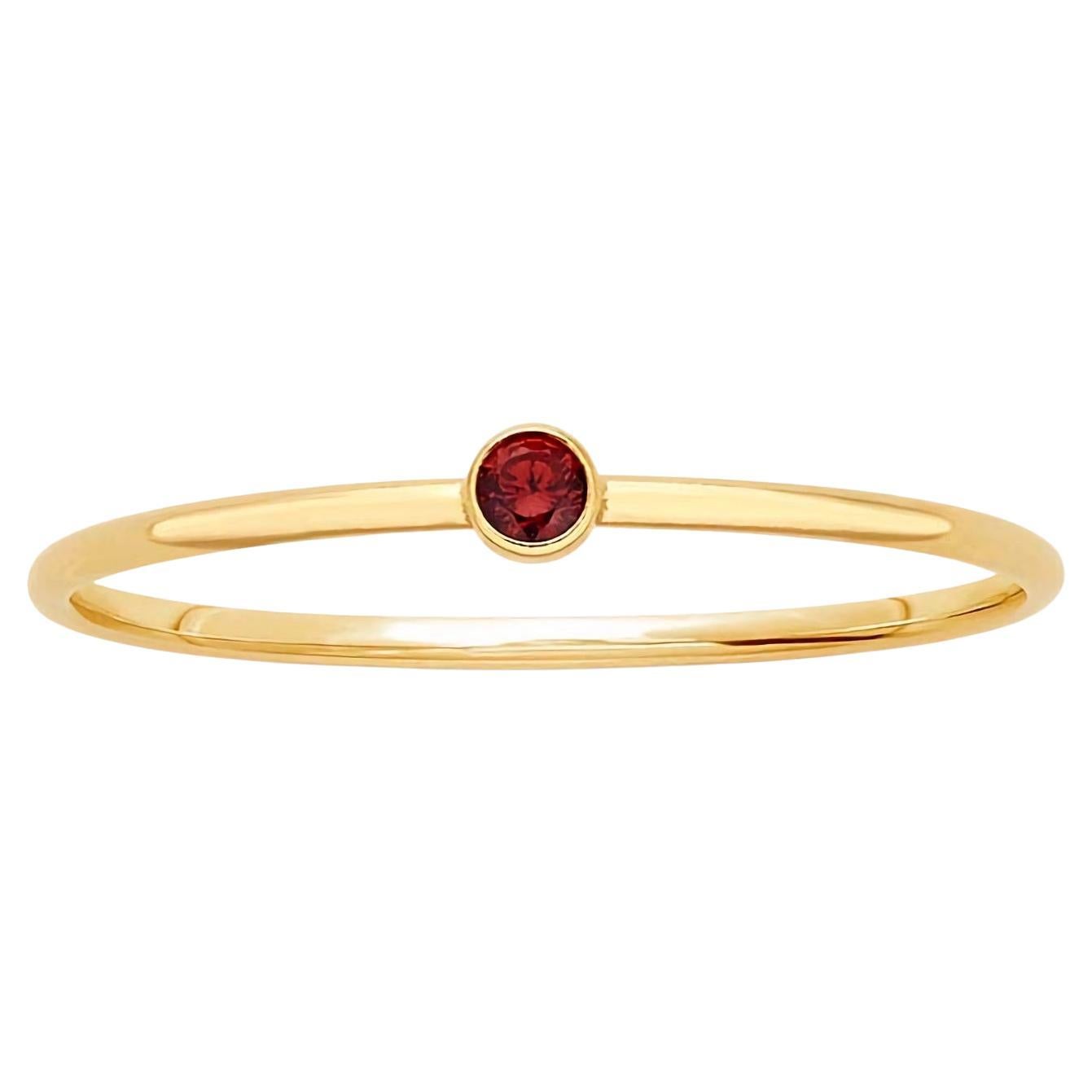 Anillo con gema roja relleno de oro de 14k