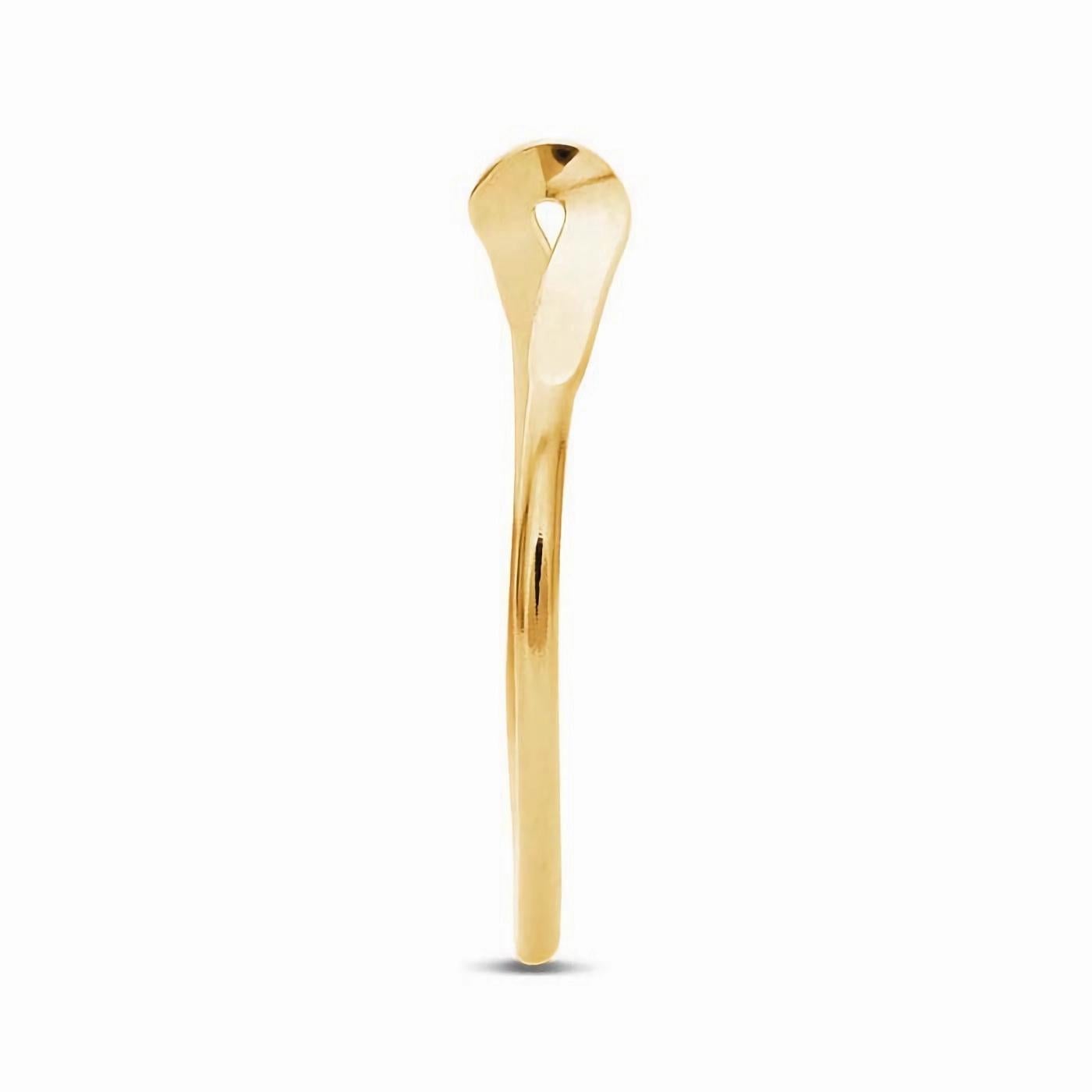 Questo anello in oro giallo 14/20 ha un design a tortiglione e una finitura liscia e brillante. È perfetto da solo come semplice accento ed è perfetto per essere impilato con altri anelli per creare un look unico e mutevole.

 
Attributi:
Tipo di