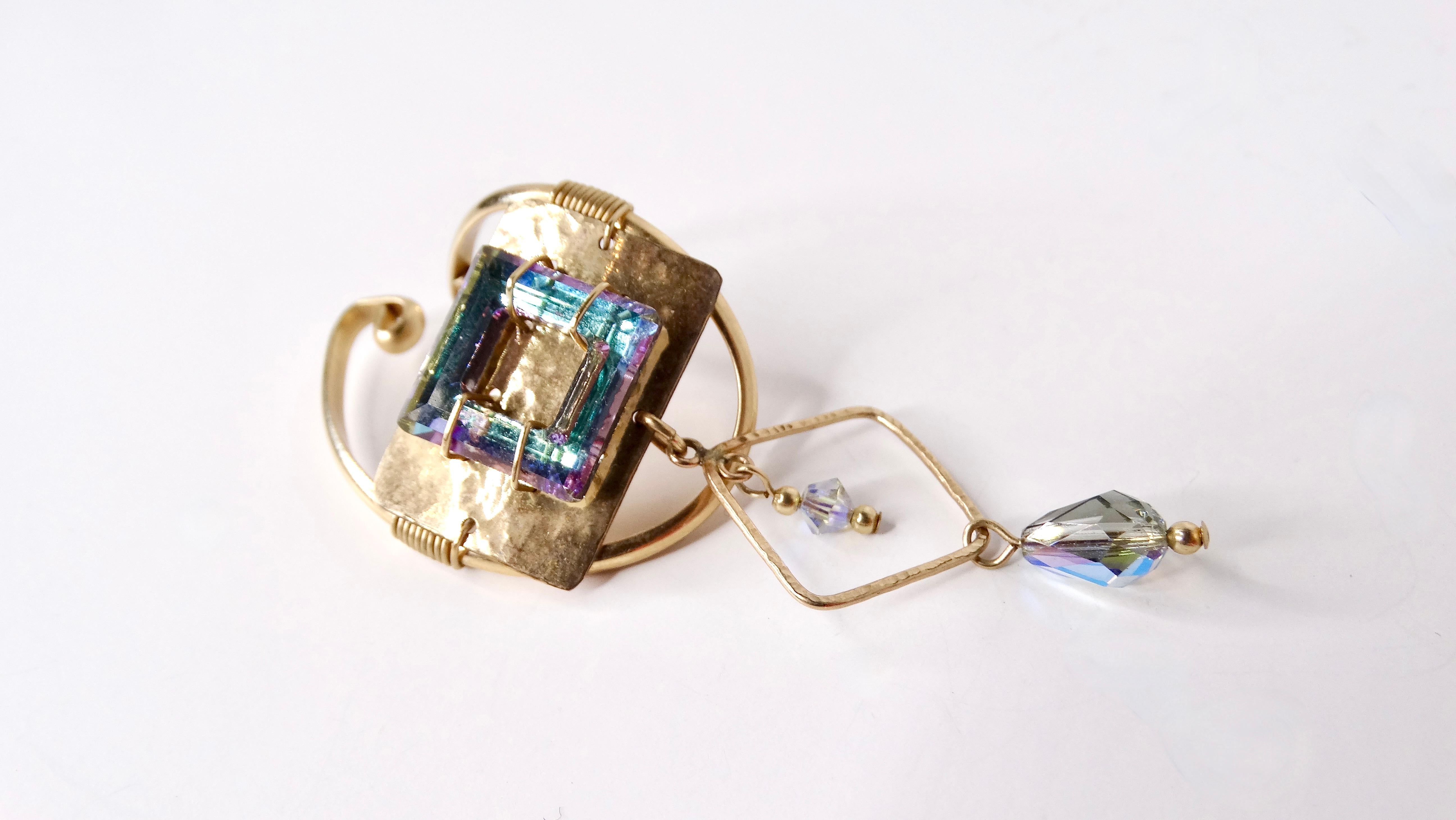 Orecchini pendenti con cristalli Swarovski riempiti d'oro 14k In condizioni buone in vendita a Scottsdale, AZ