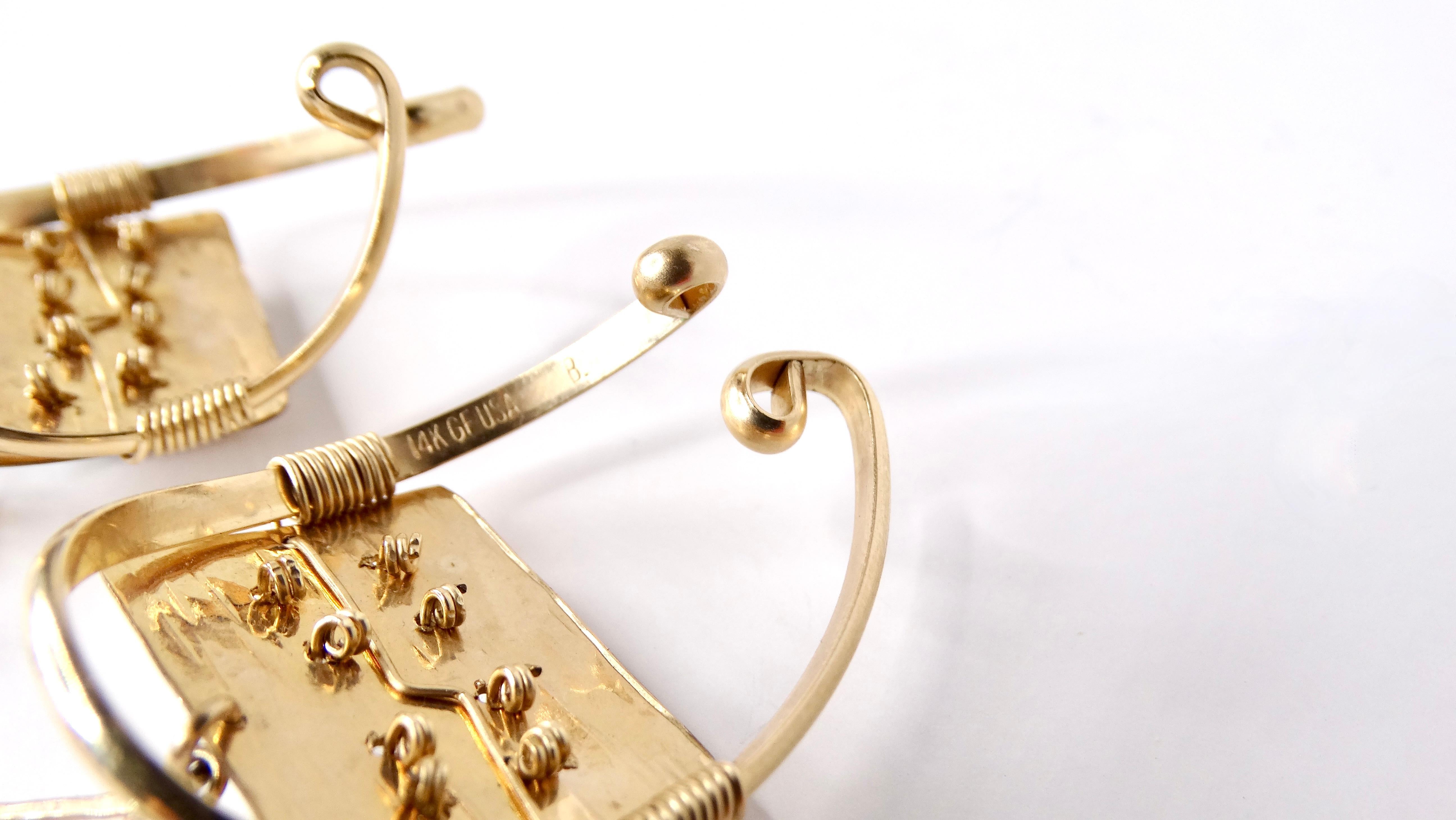 Orecchini pendenti con cristalli Swarovski riempiti d'oro 14k in vendita 1