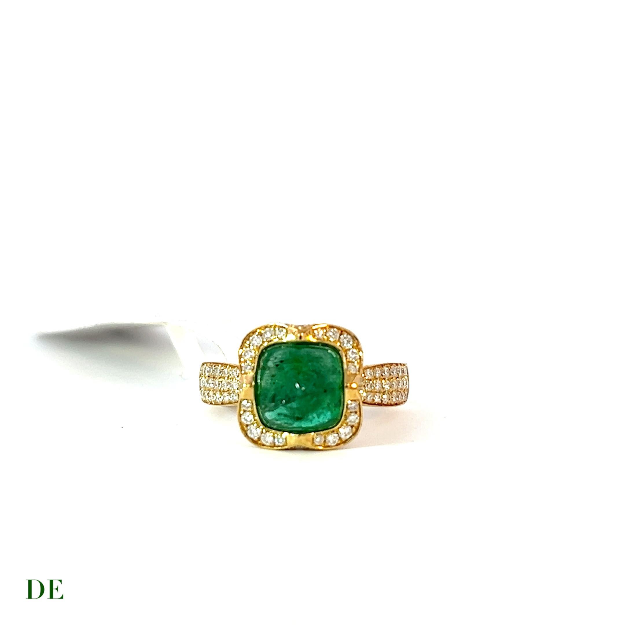 14k Gold Fine 2.37 crt Sugarloaf Emerald w/ .796 Diamond Elegant Statement Ring In New Condition For Sale In kowloon, Kowloon