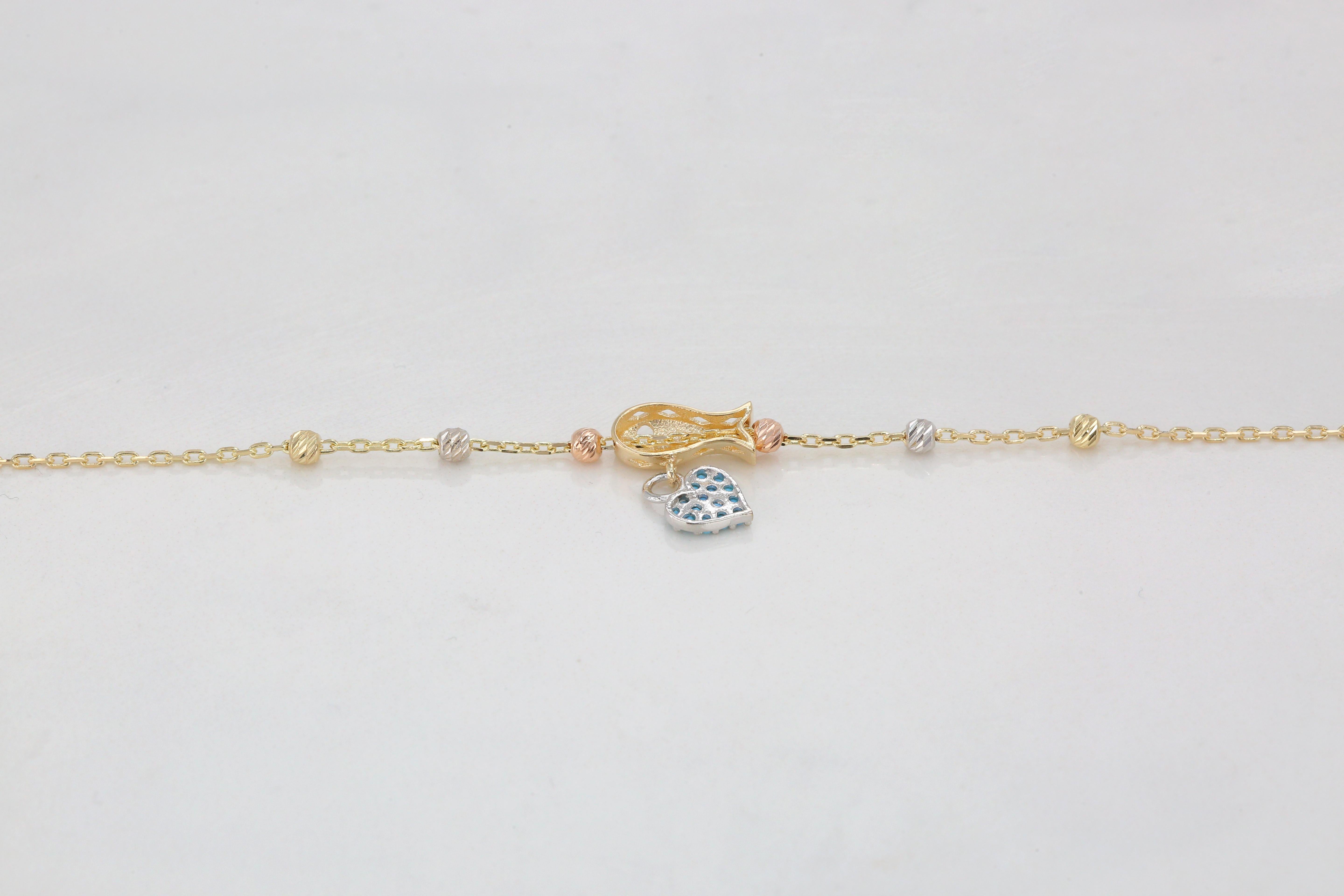 14K Gold Fish and Heart Charm Dainty Beaded Bracelet For Sale 2