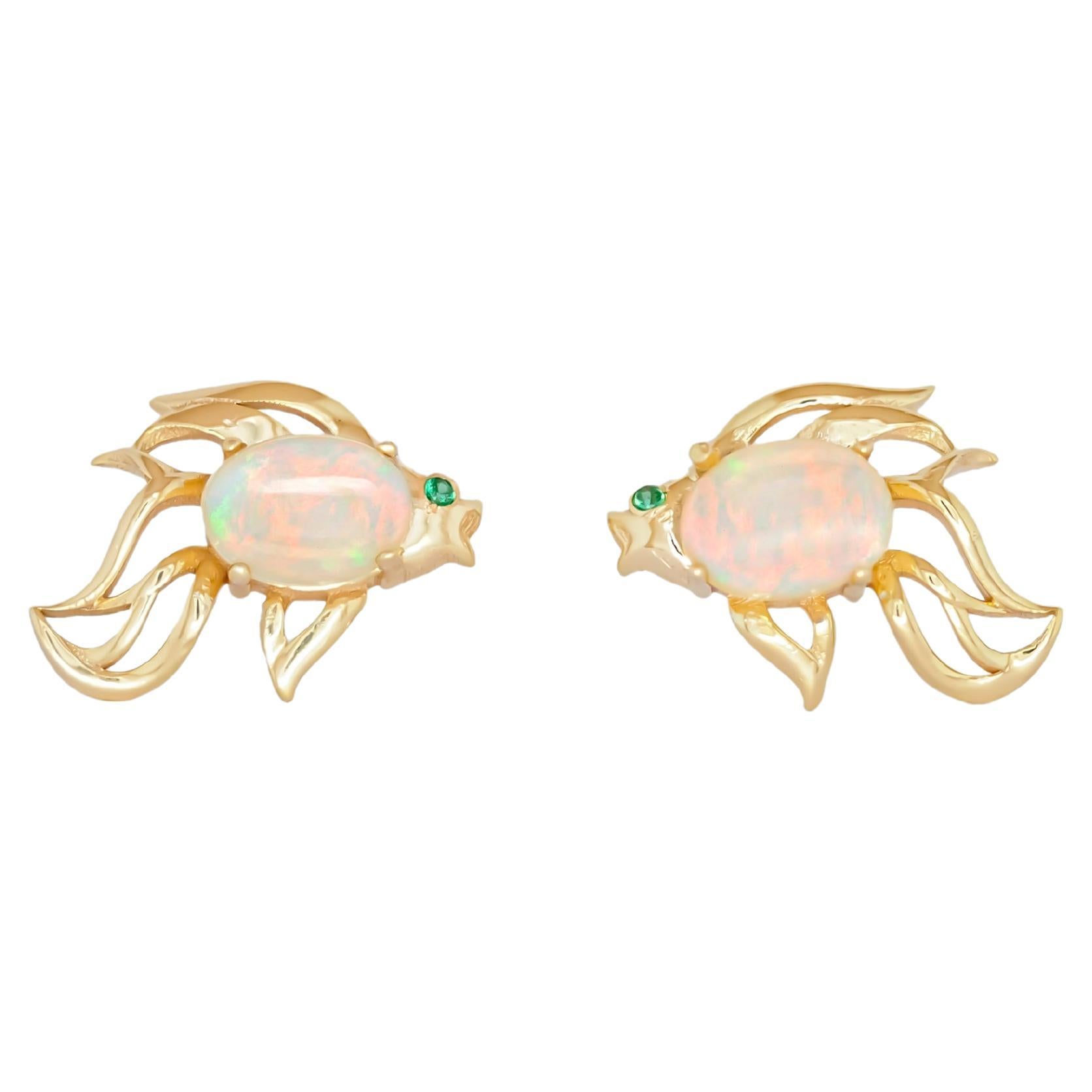 14k gold Fish earrings studs set in 14k gold. For Sale