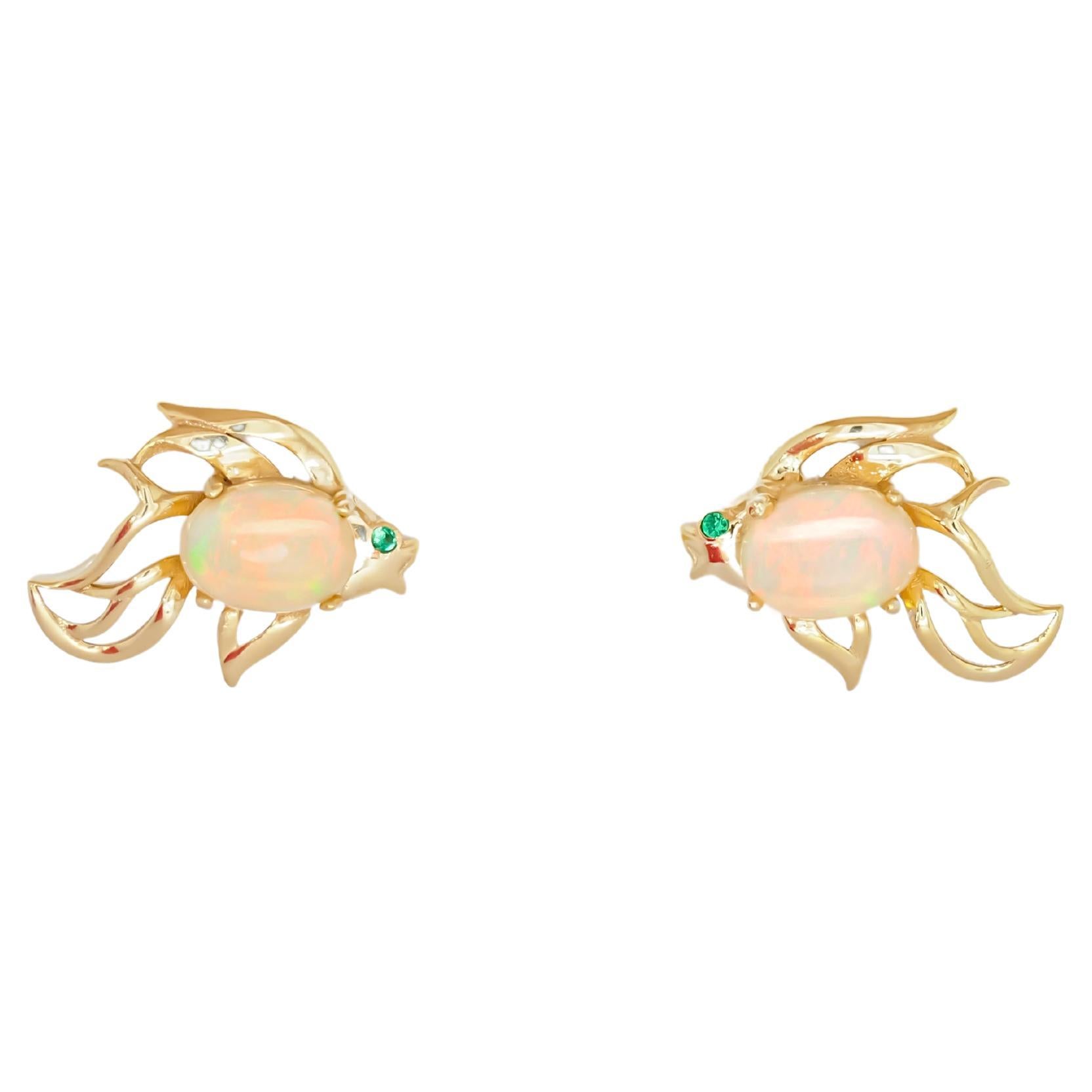 14k gold Fish earrings studs set in 14k gold.  For Sale